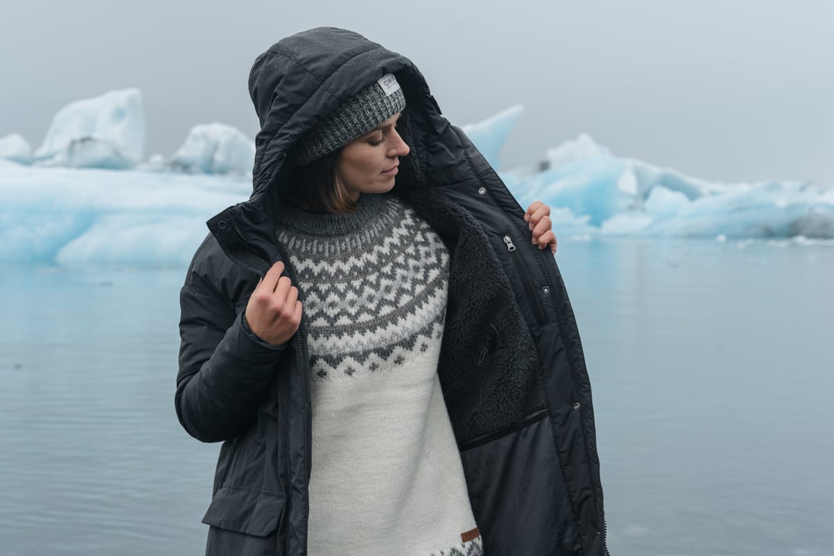 Femme à Glacier Lagoon