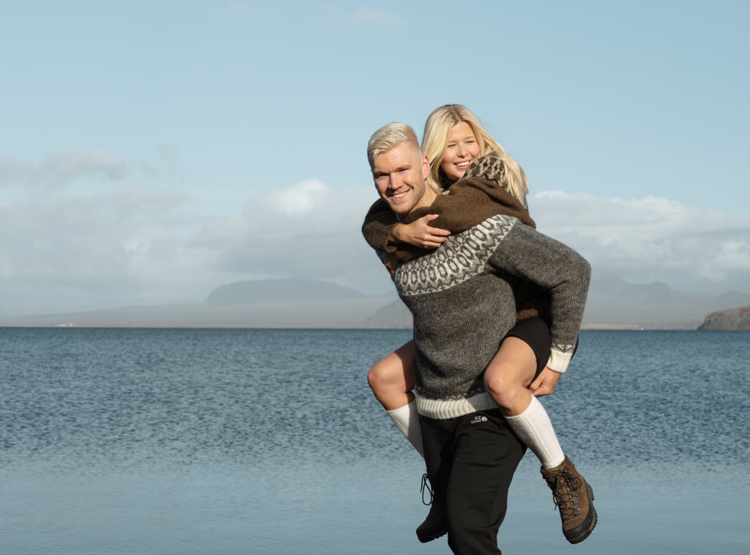 Glückliches Paar am Strand