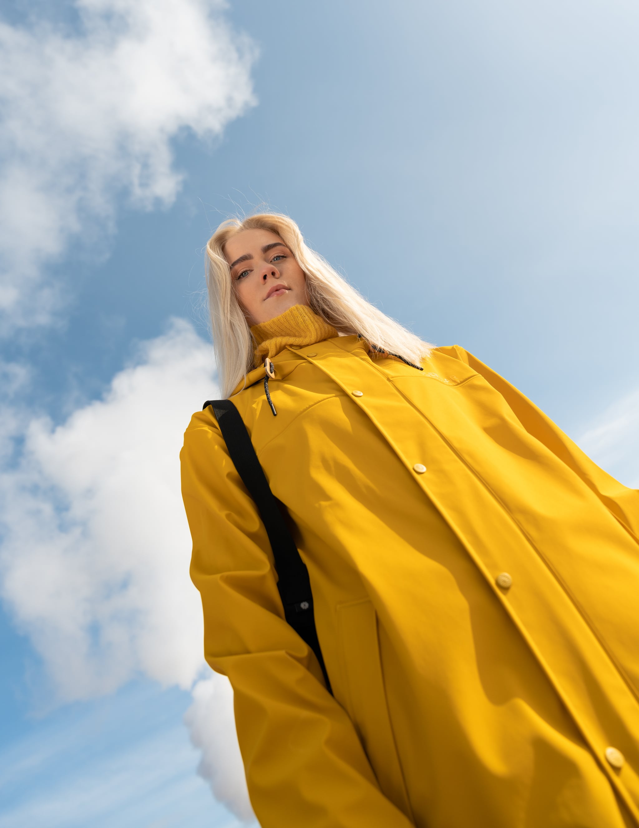 icelandic-woman-yellow-raincoat-hotspring_22.jpeg