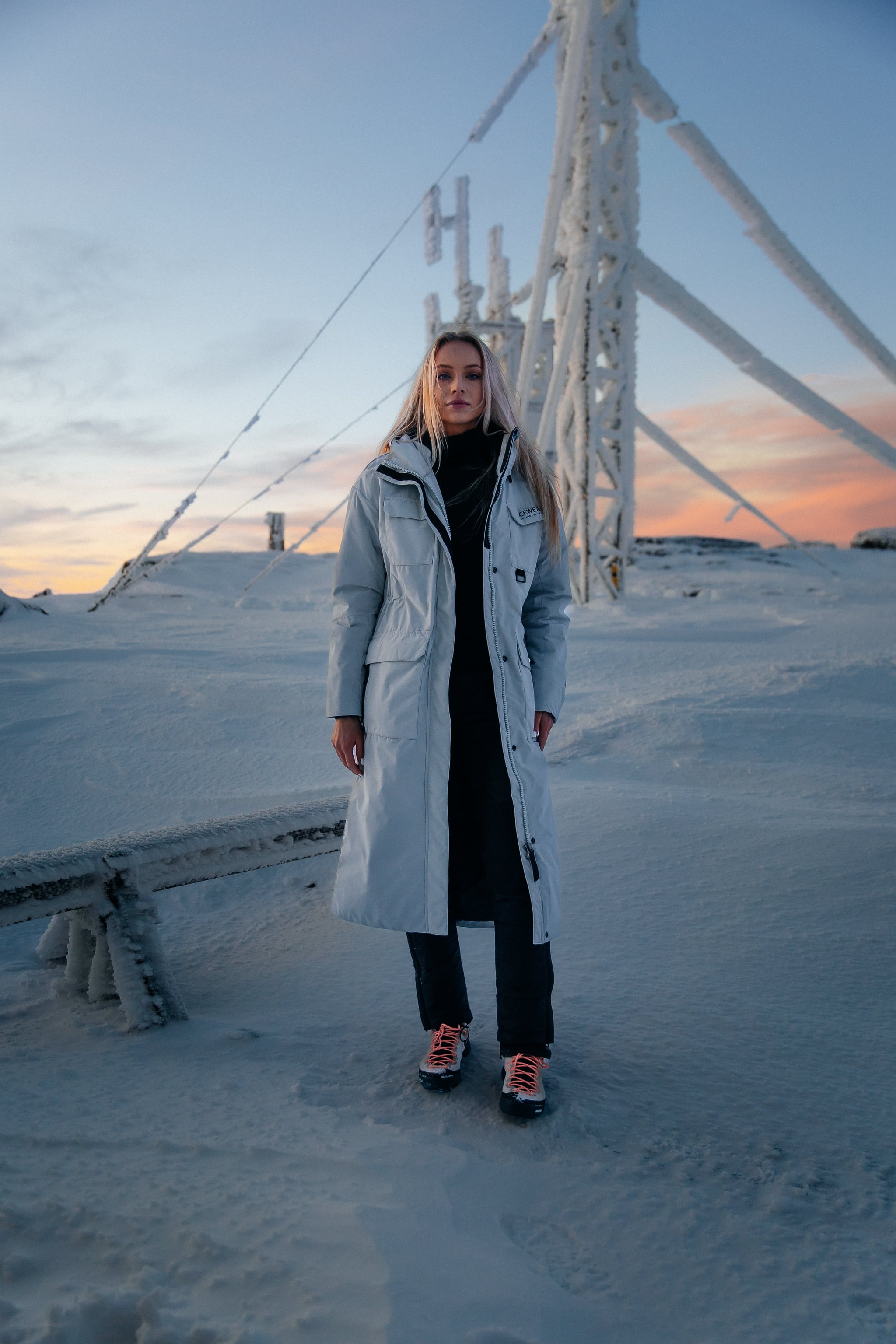 woman-snow-wintercoat-long-2.jpeg