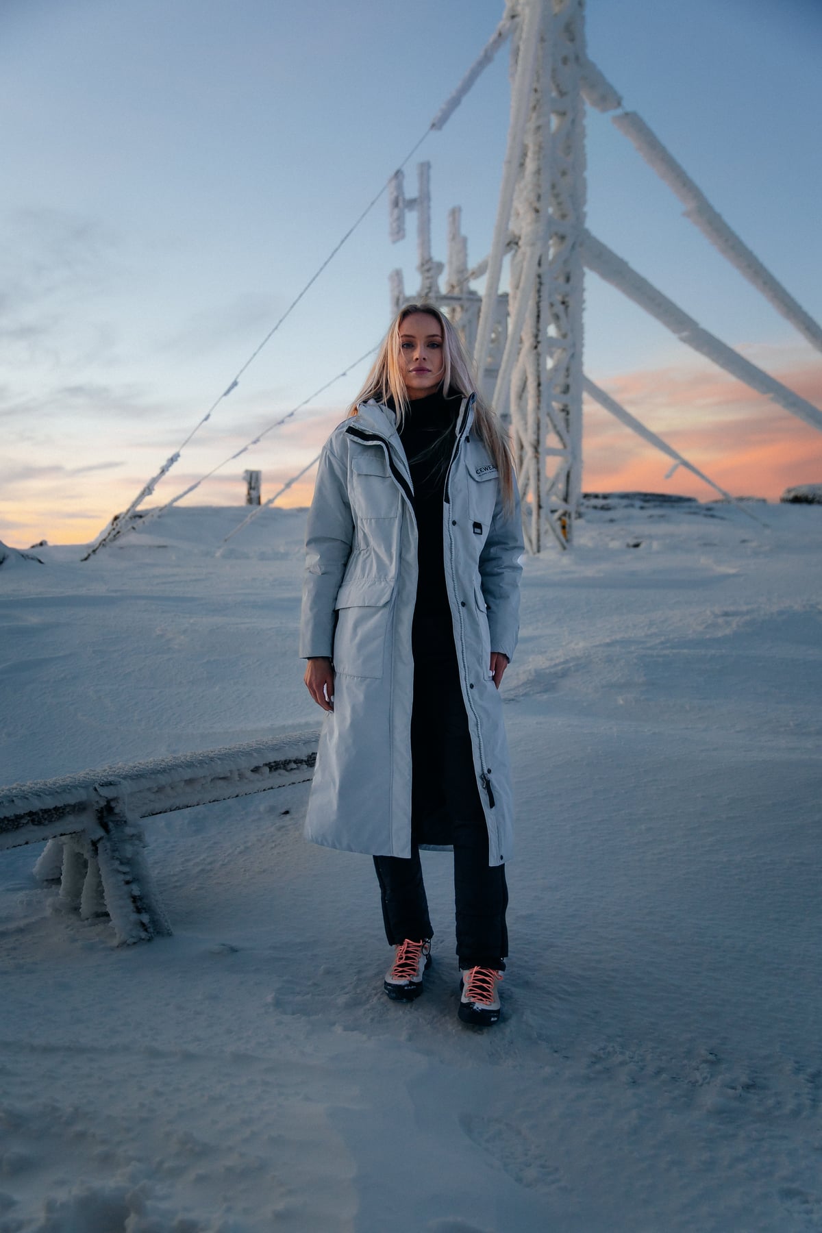 woman-snow-wintercoat-long-2.jpeg