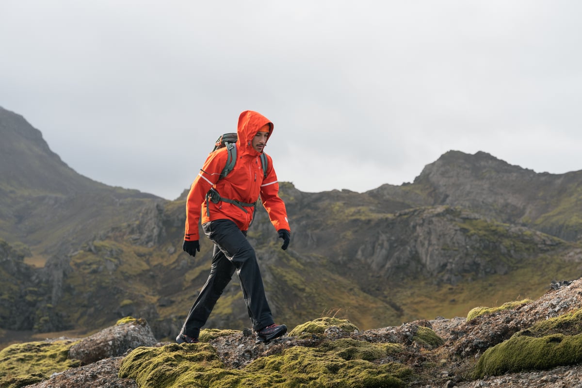 iceland-man-hiking_43.jpeg