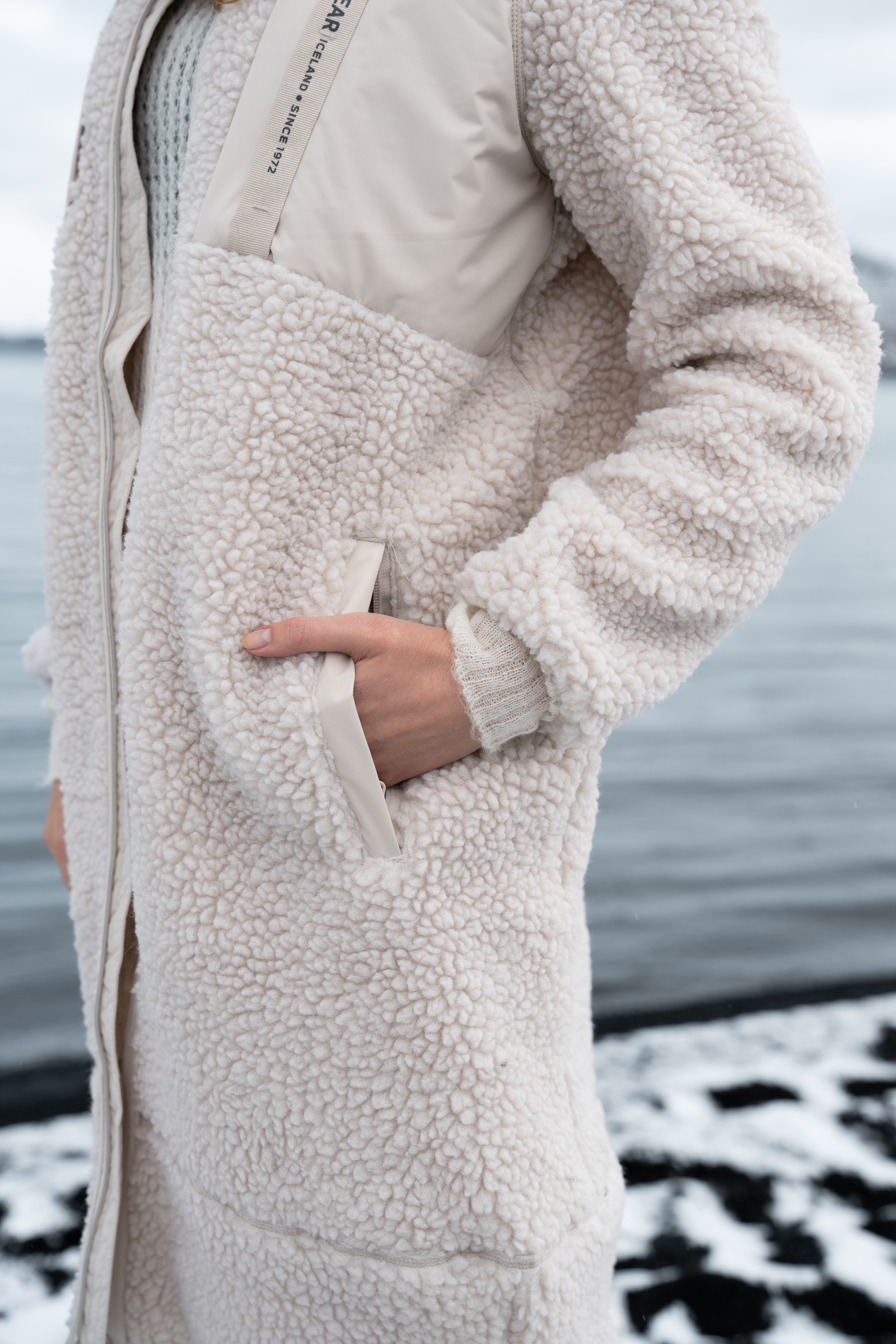 Hergilsey sherpa wool long coat