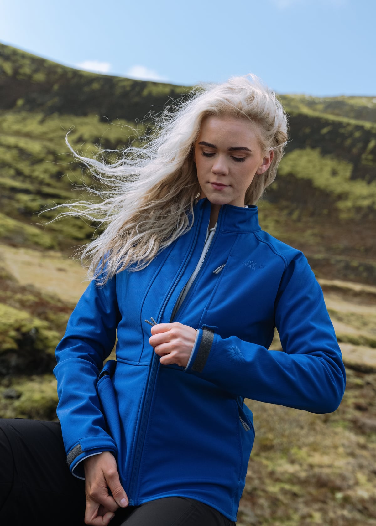 iceland-blond-woman-blue-jacket_83.jpeg