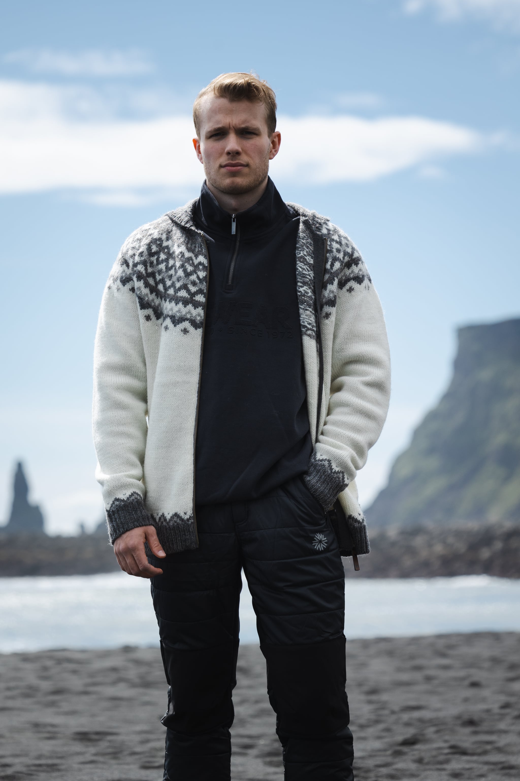 man-wool-sweater-insulated-pants-blackbeach-9.jpeg
