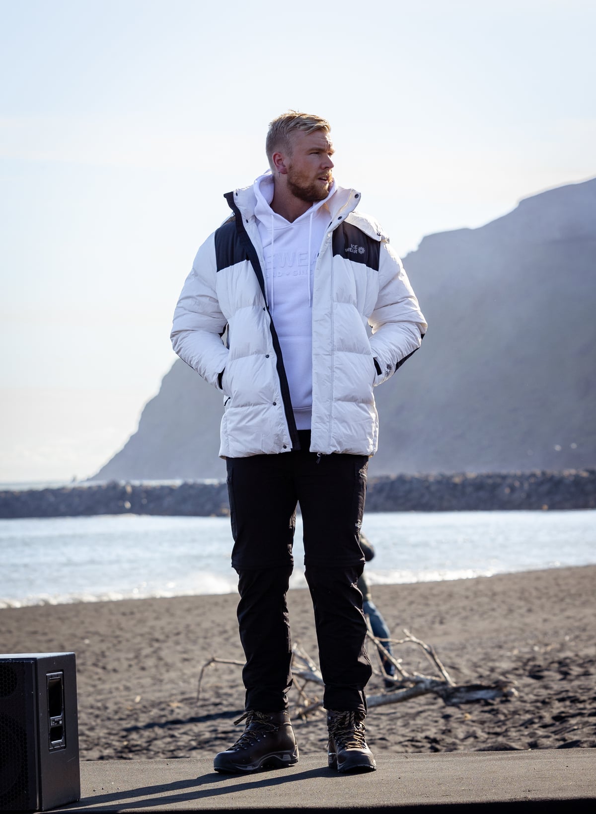 man-downjacket-hoodie.jpeg