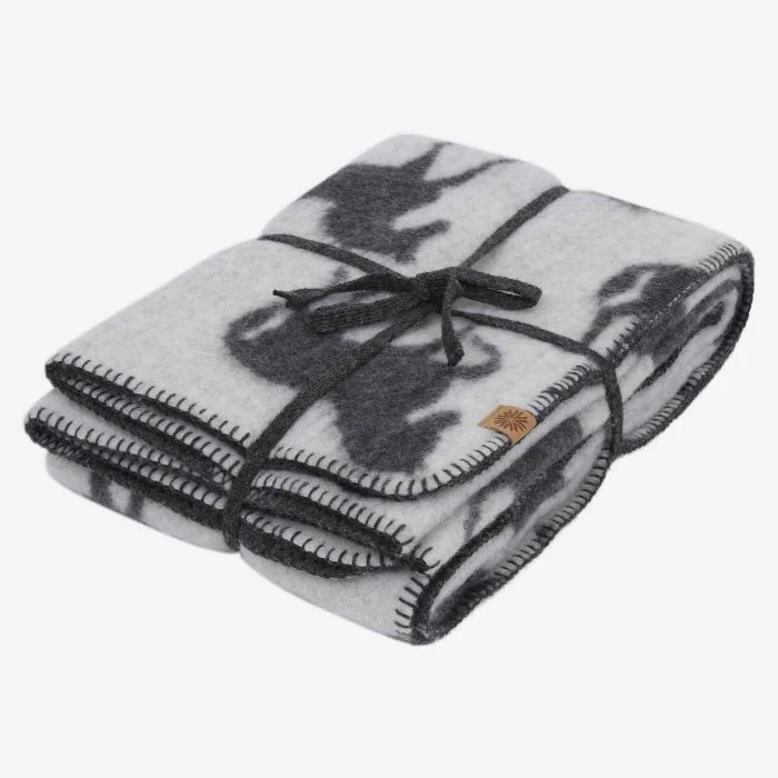 blanket with horse patterns