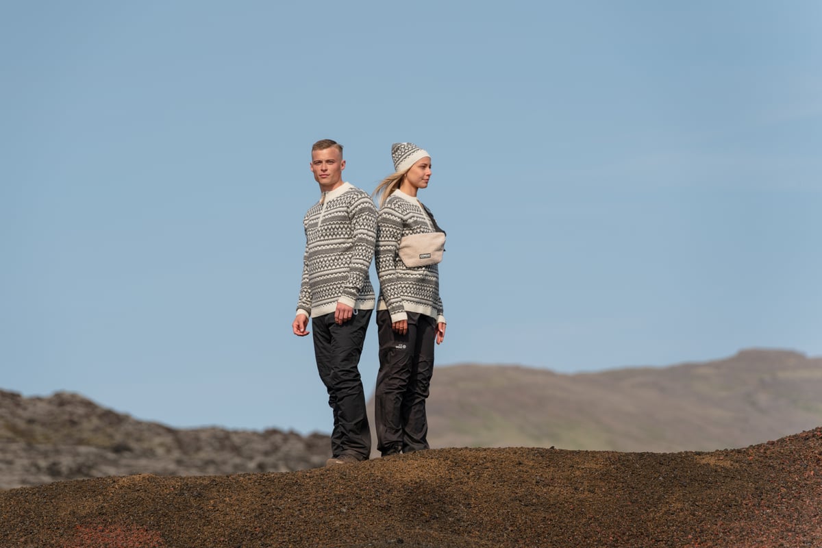 Couple sur une montagne