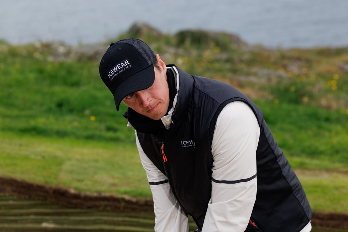 0383-man-playing-golf-iceland.jpeg
