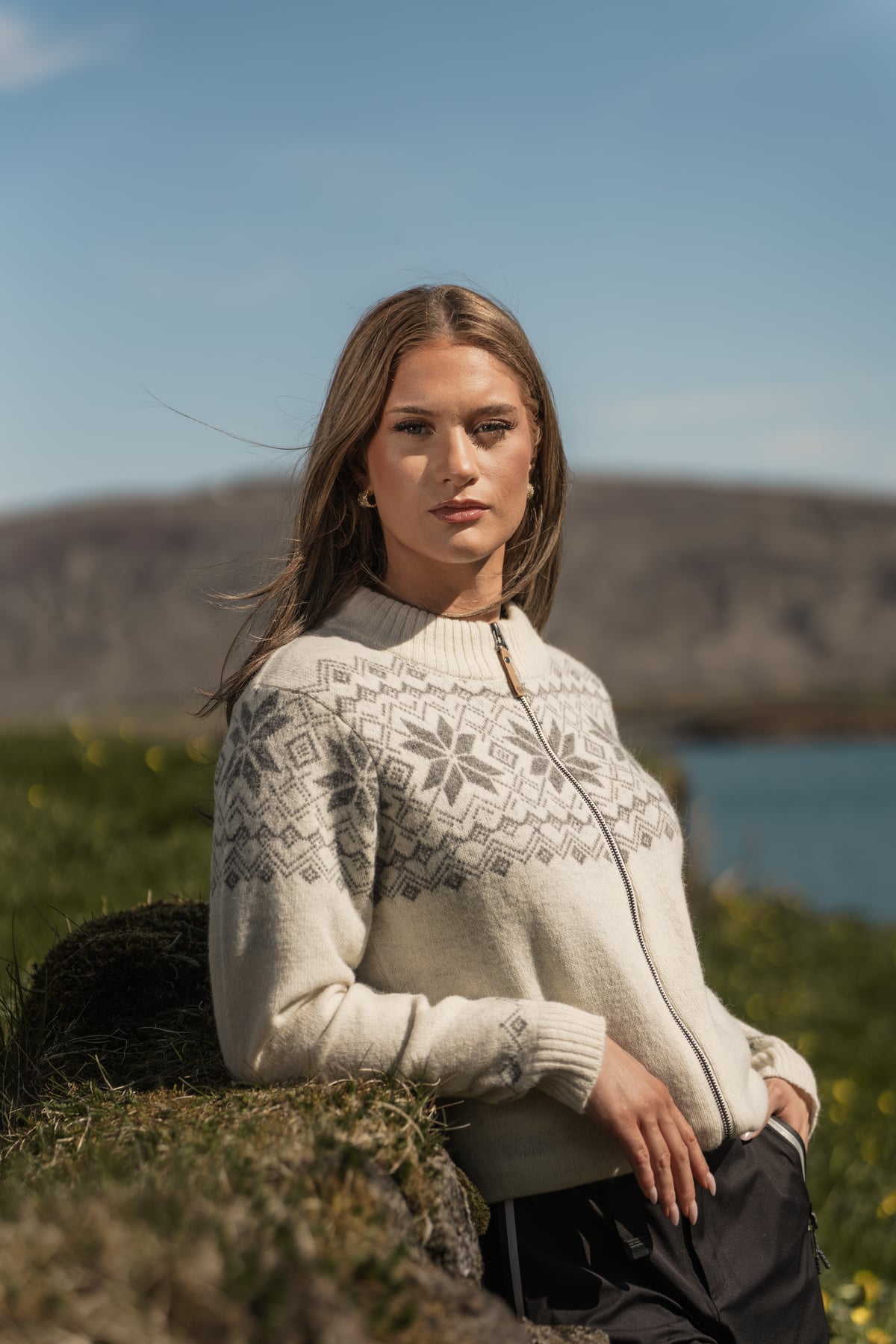summer-outdoor-iceland-wool-woman00175.jpeg
