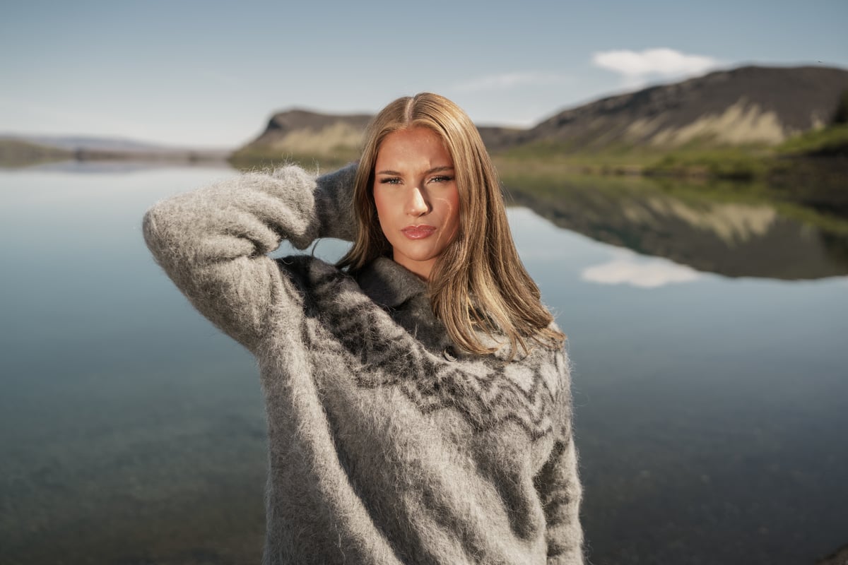 summer-outdoor-iceland-wool-woman00106.jpeg