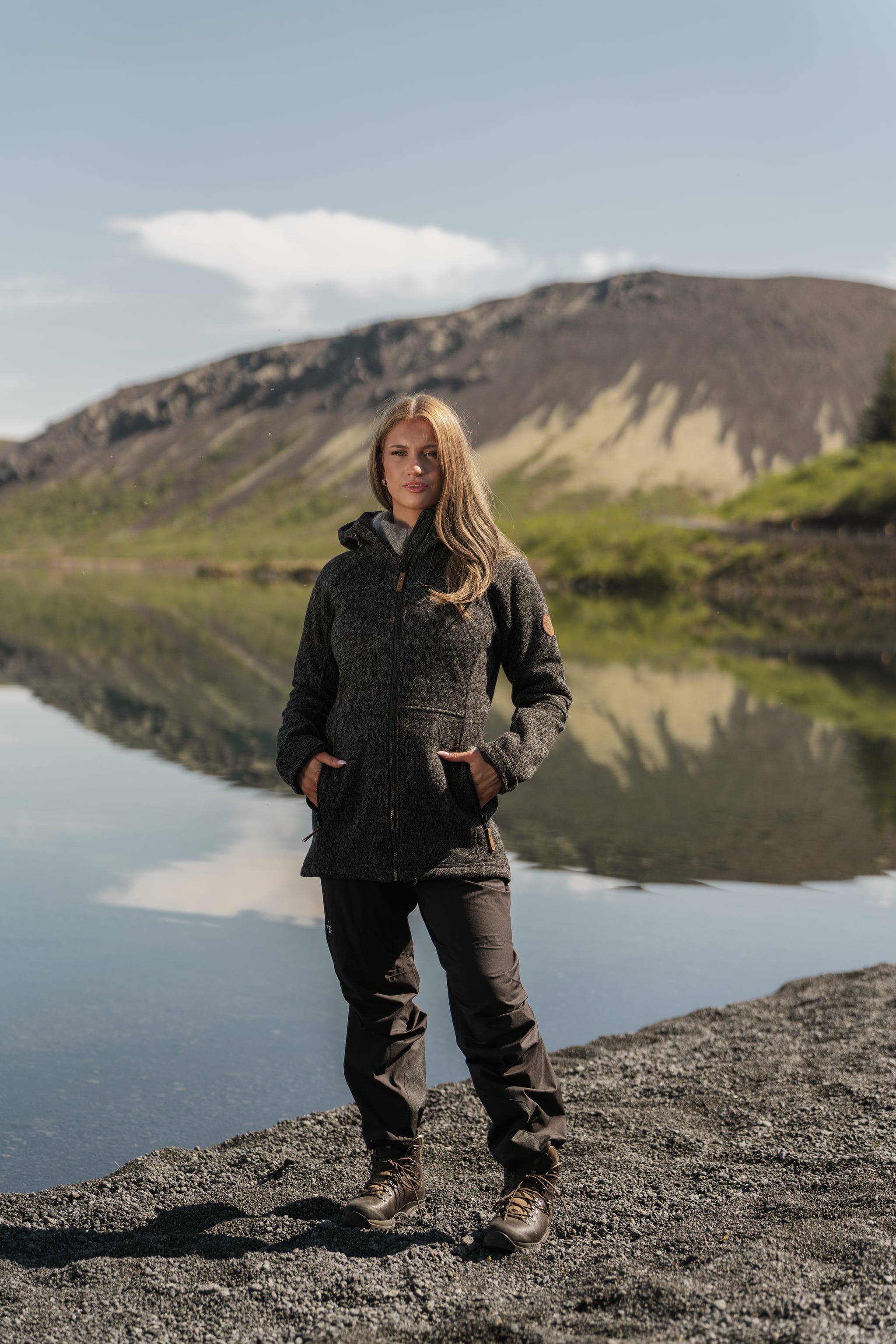 summer-outdoor-iceland-wool-woman00111.jpeg
