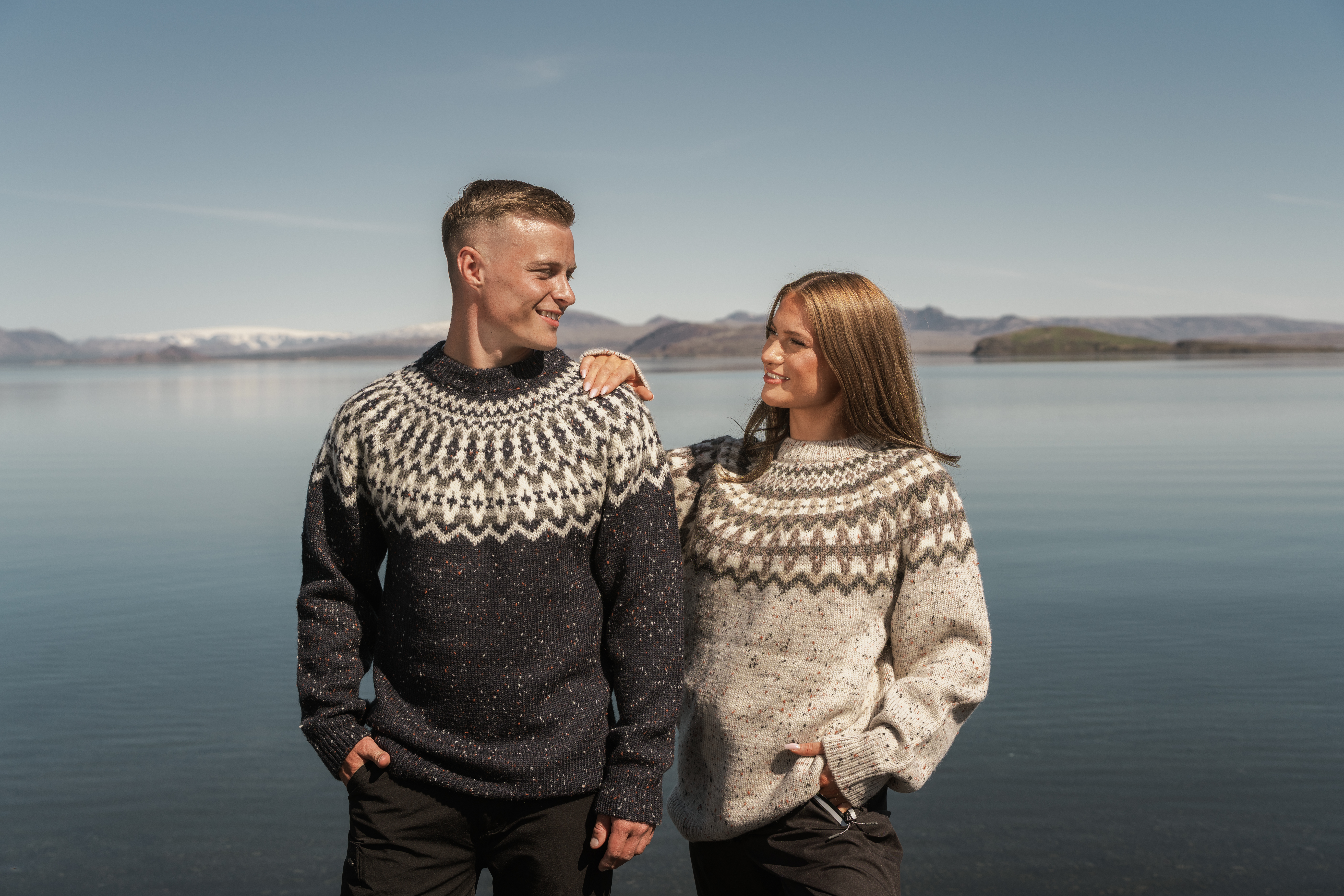 Snorragarður Wollpullover im traditionellen isländischen Design  