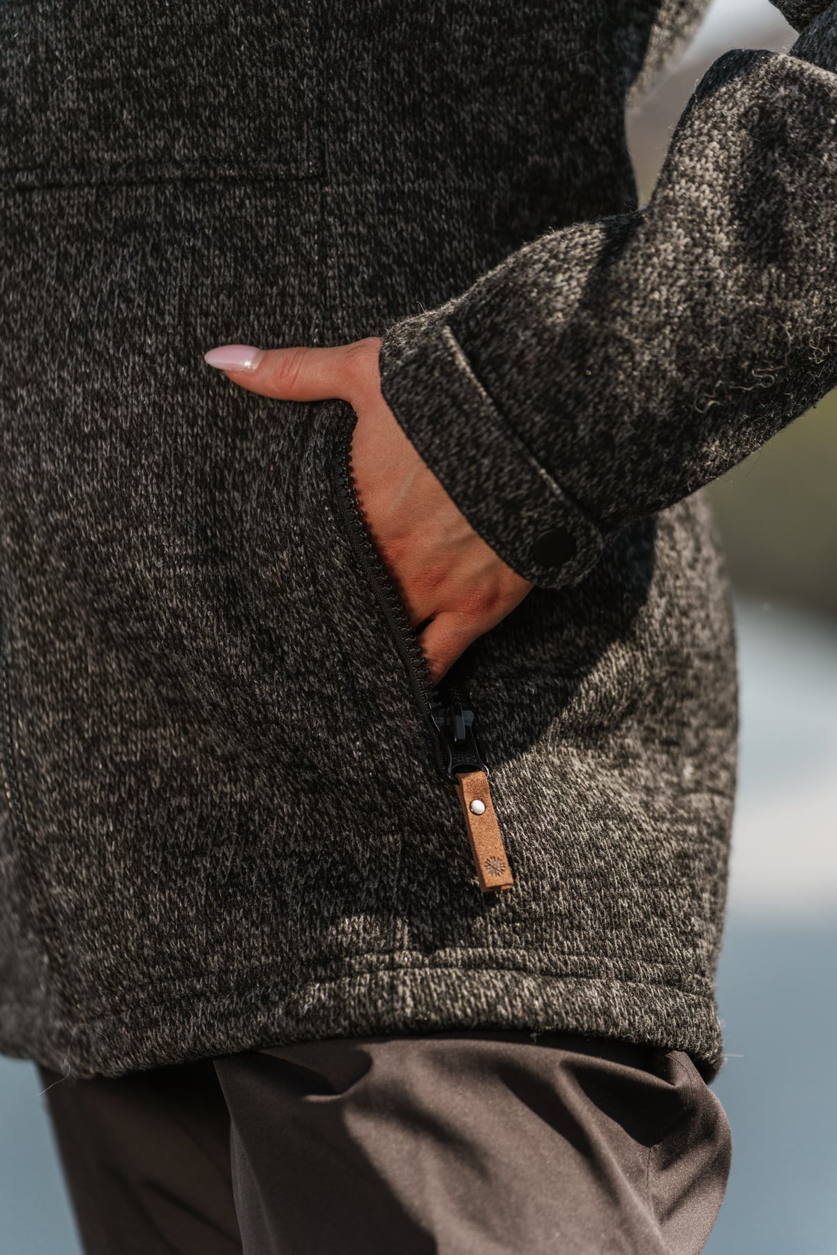 summer-outdoor-iceland-wool-woman00113.jpeg