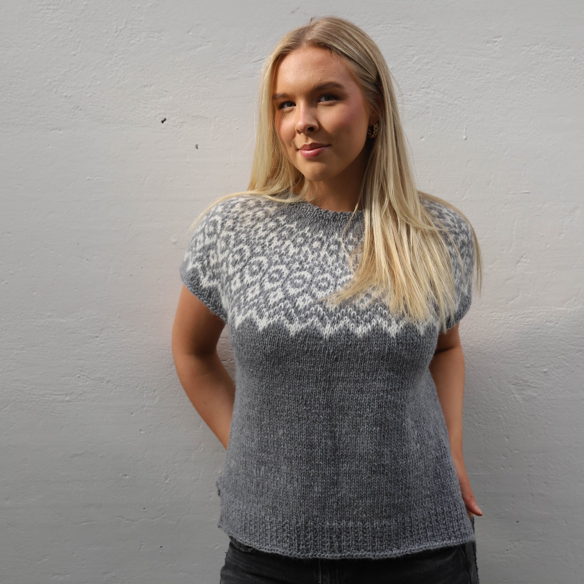 erla_knit0464_womens-short-sleeve-vest_knitting-pattern_prjonauppskrift5.jpeg