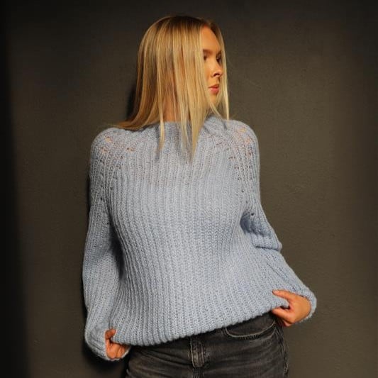 jonina_knit0462_womens-classic-sweater_knitting-pattern_prjonauppskrift1.jpeg
