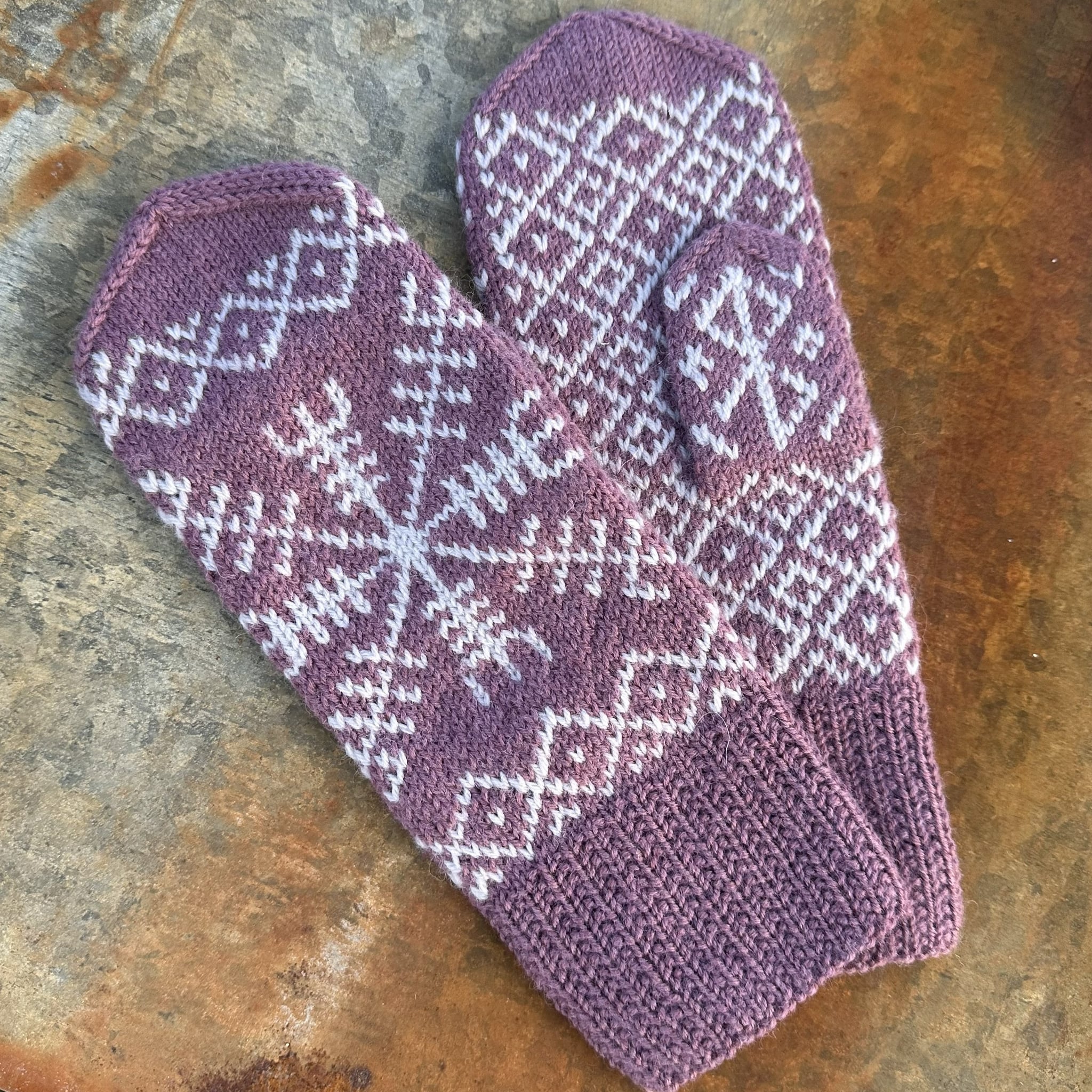 Ægishjálmur women's mittens knitting pattern Ægishjálmur women's mittens knitting pattern