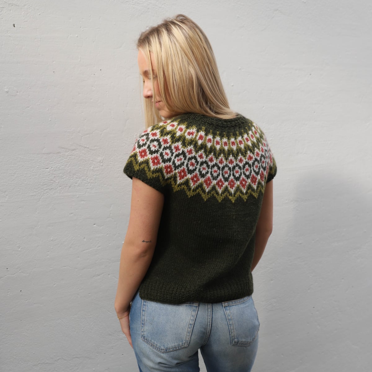 erla_knit0464_womens-short-sleeve-vest_knitting-pattern_prjonauppskrift3.jpeg