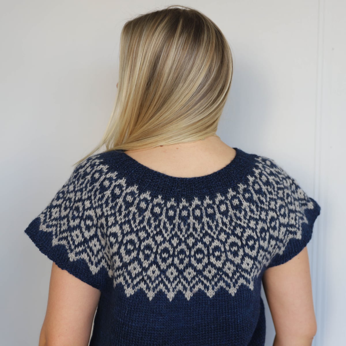 erla_knit0464_womens-short-sleeve-vest_knitting-pattern_prjonauppskrift6.jpeg