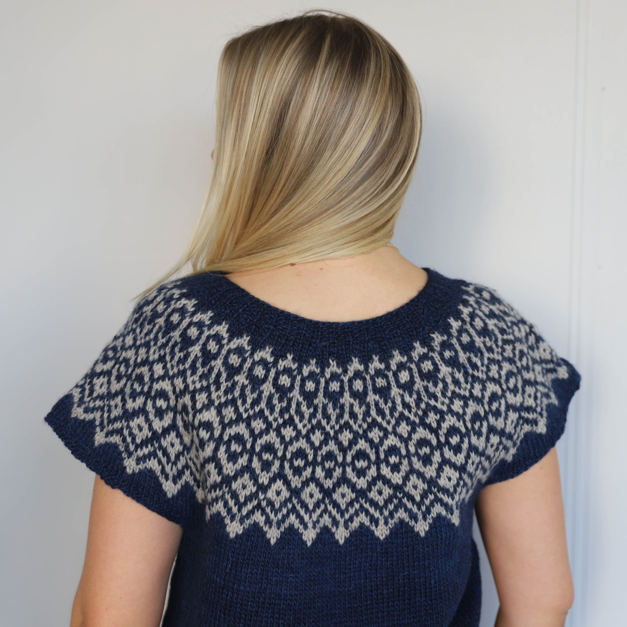 erla_knit0464_womens-short-sleeve-vest_knitting-pattern_prjonauppskrift6.jpeg