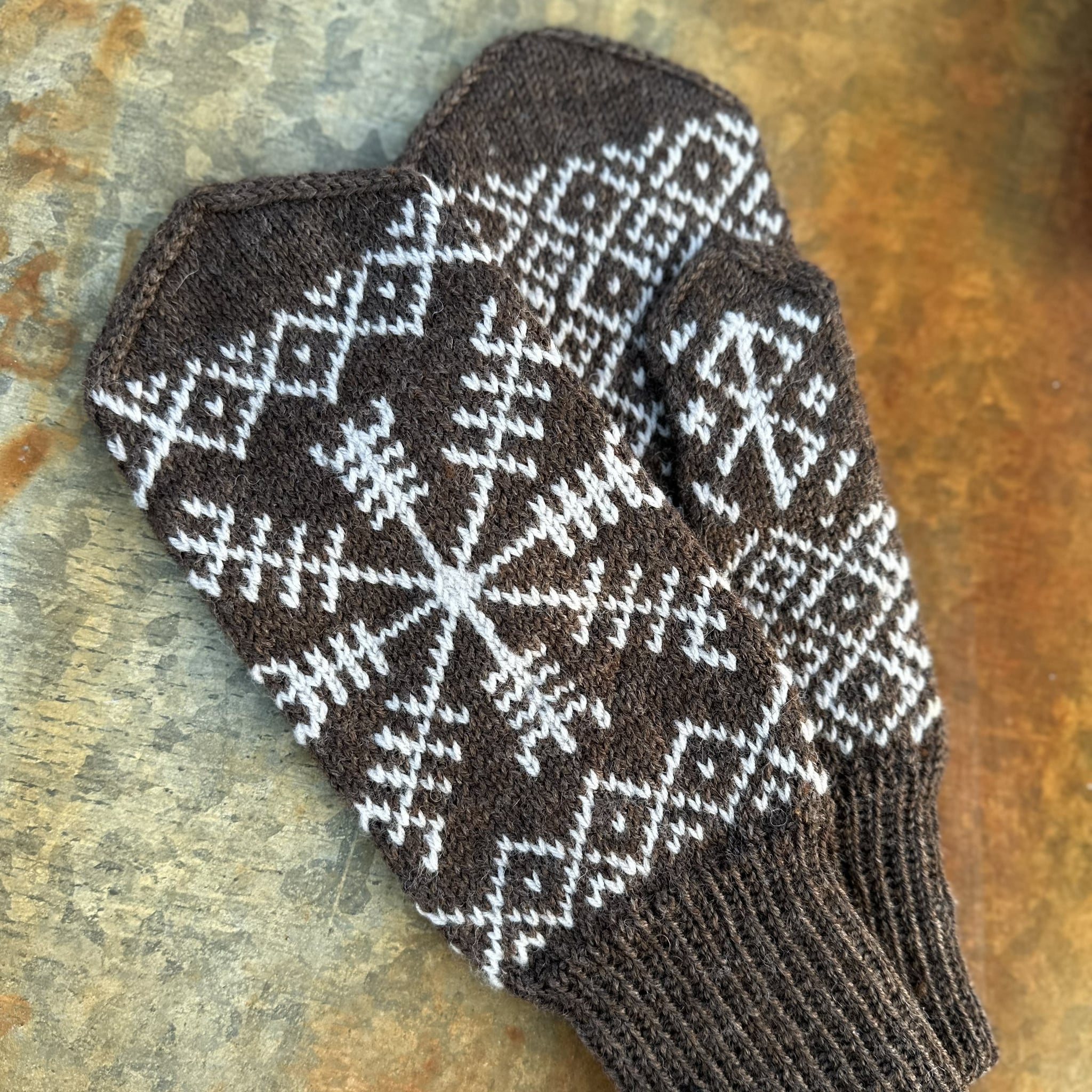 aegishjalmur_knit0465_mens-mittens_knitting-pattern_prjonauppskrift1.jpeg