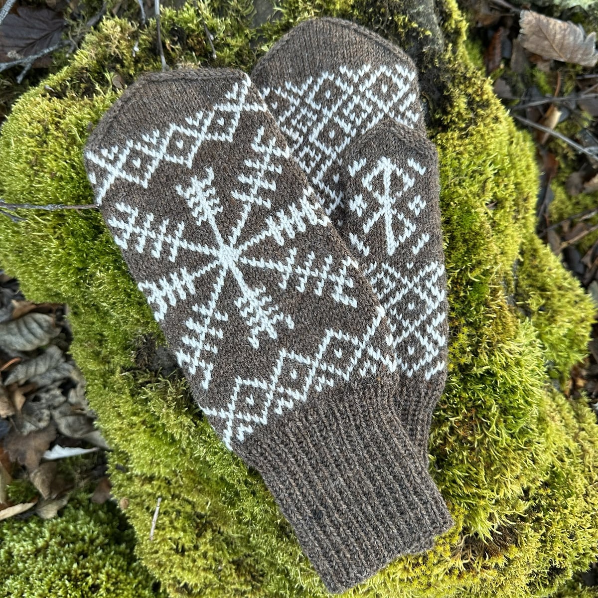 aegishjalmur_knit0465_mens-mittens_knitting-pattern_prjonauppskrift2.jpeg