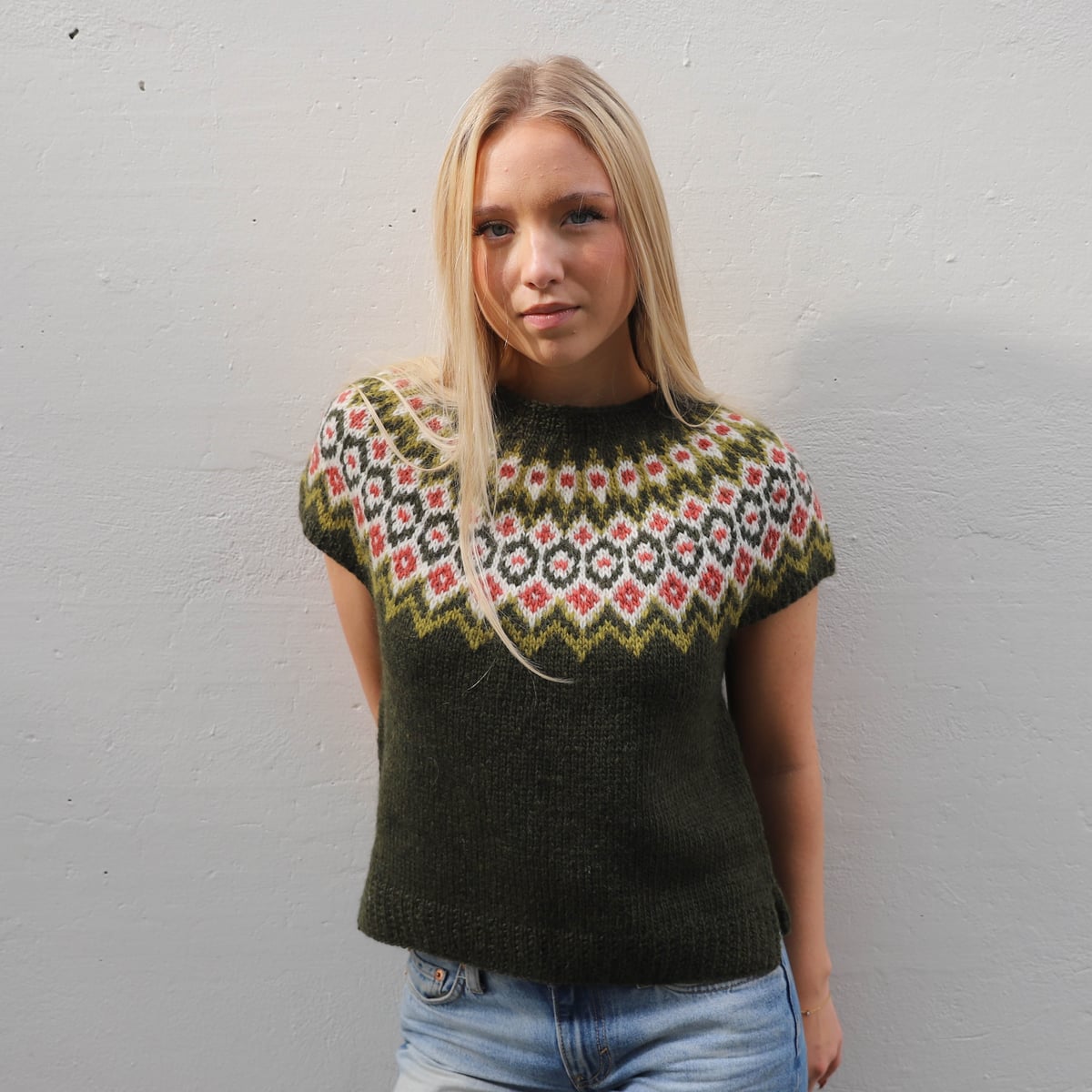 erla_knit0464_womens-short-sleeve-vest_knitting-pattern_prjonauppskrift1.jpeg
