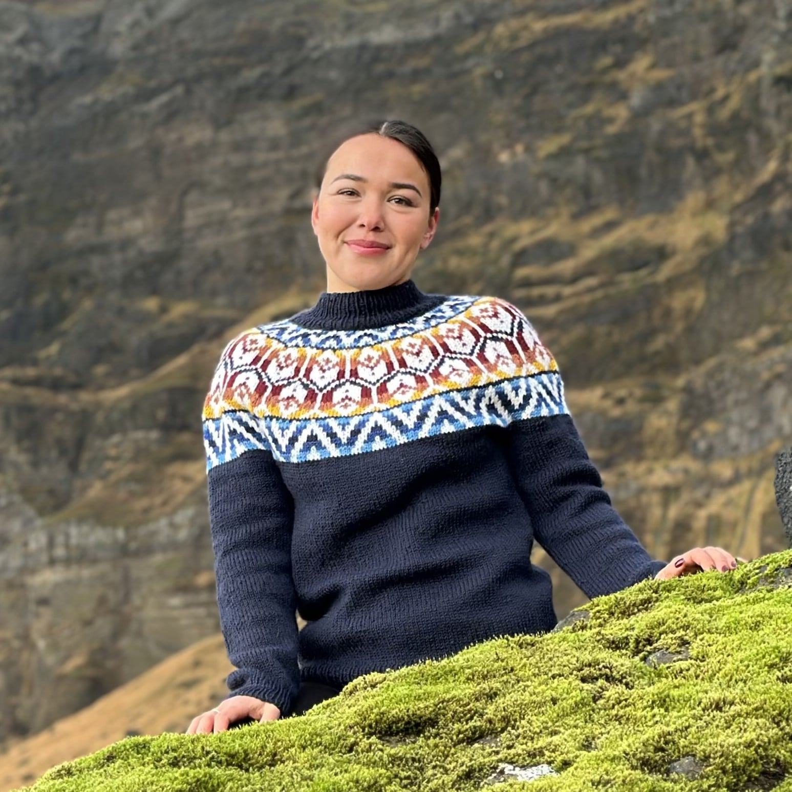 nukaaka_lsc-009_adult-sweater_knitting-pattern_prjonauppskrift1.jpeg