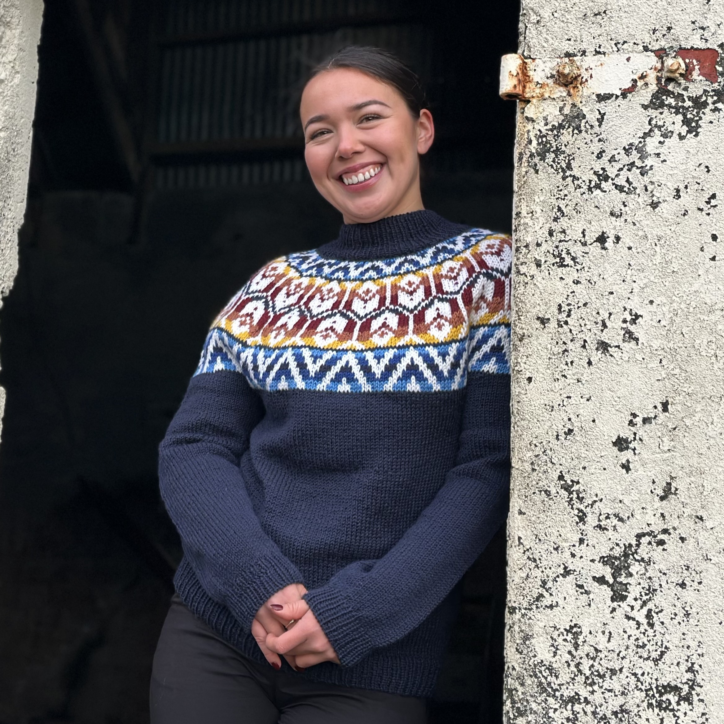 Nukaaka women's sweater knitting pattern