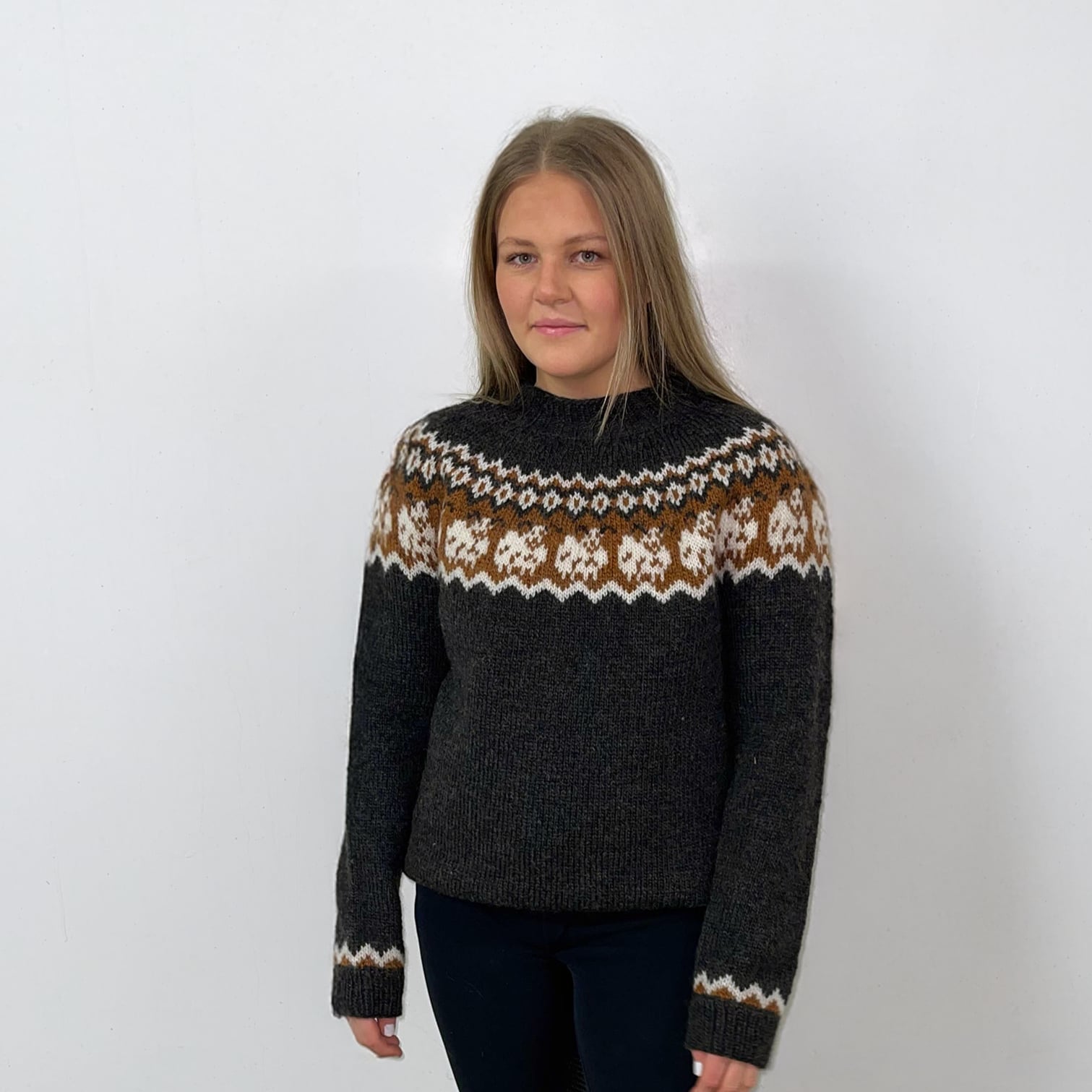 blida_knit0475_sheep-sweater_knitting-pattern_prjonauppskrift4.jpeg