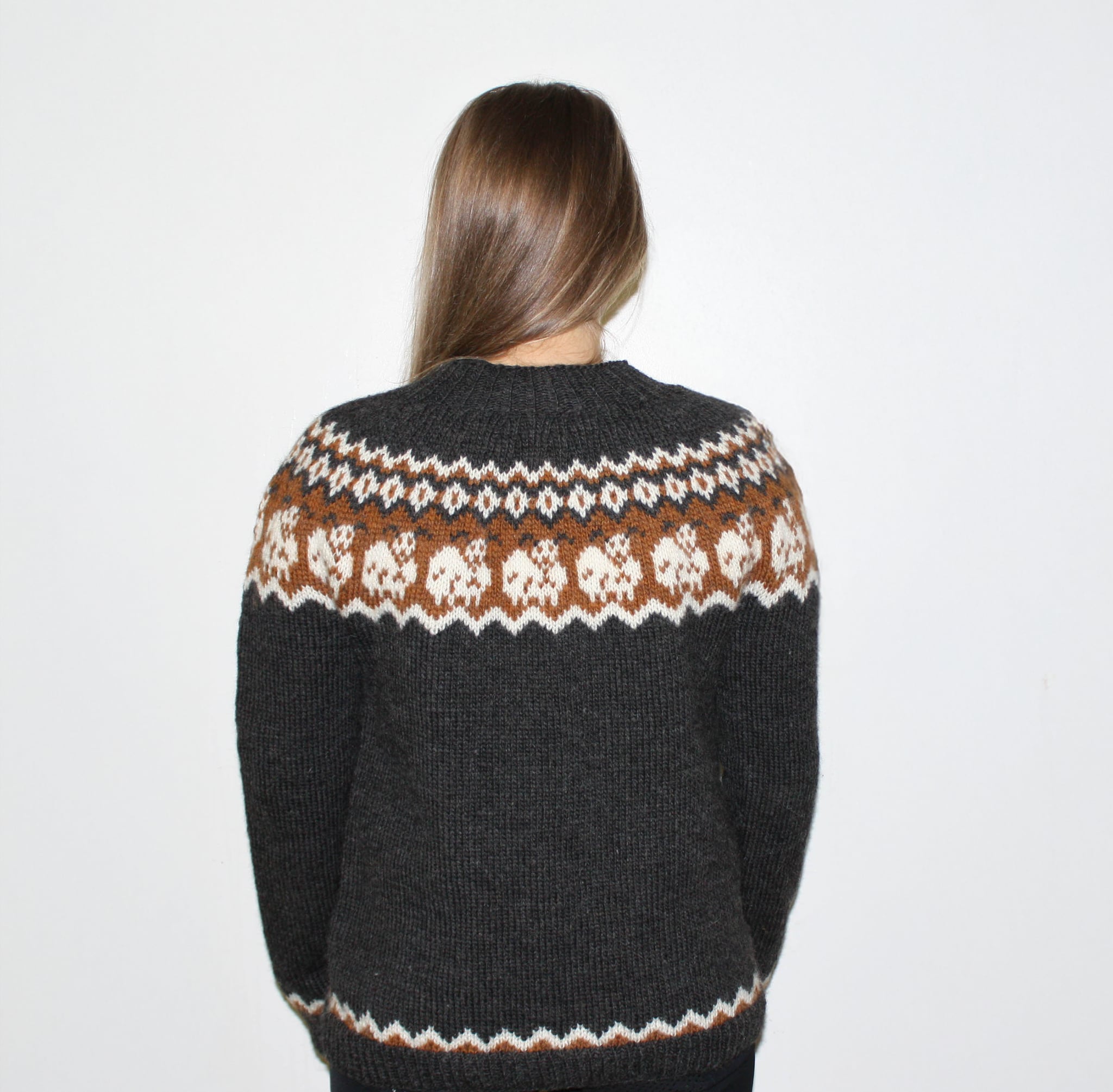 Blíða Icelandic sweater knitting pattern with sheep pattern