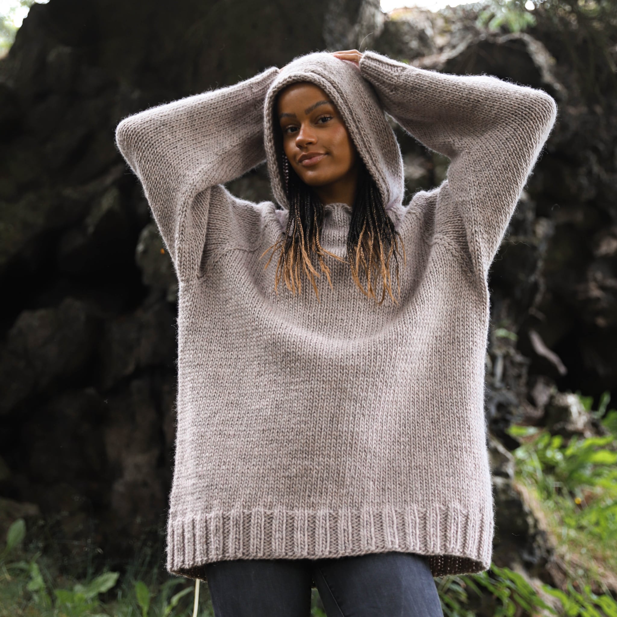 Hlýleg knitting pattern for sweater with hood