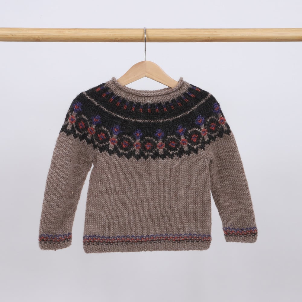 skjol_ios-001_kids-sweater-knitting-pattern_prjonauppskrift1.jpeg
