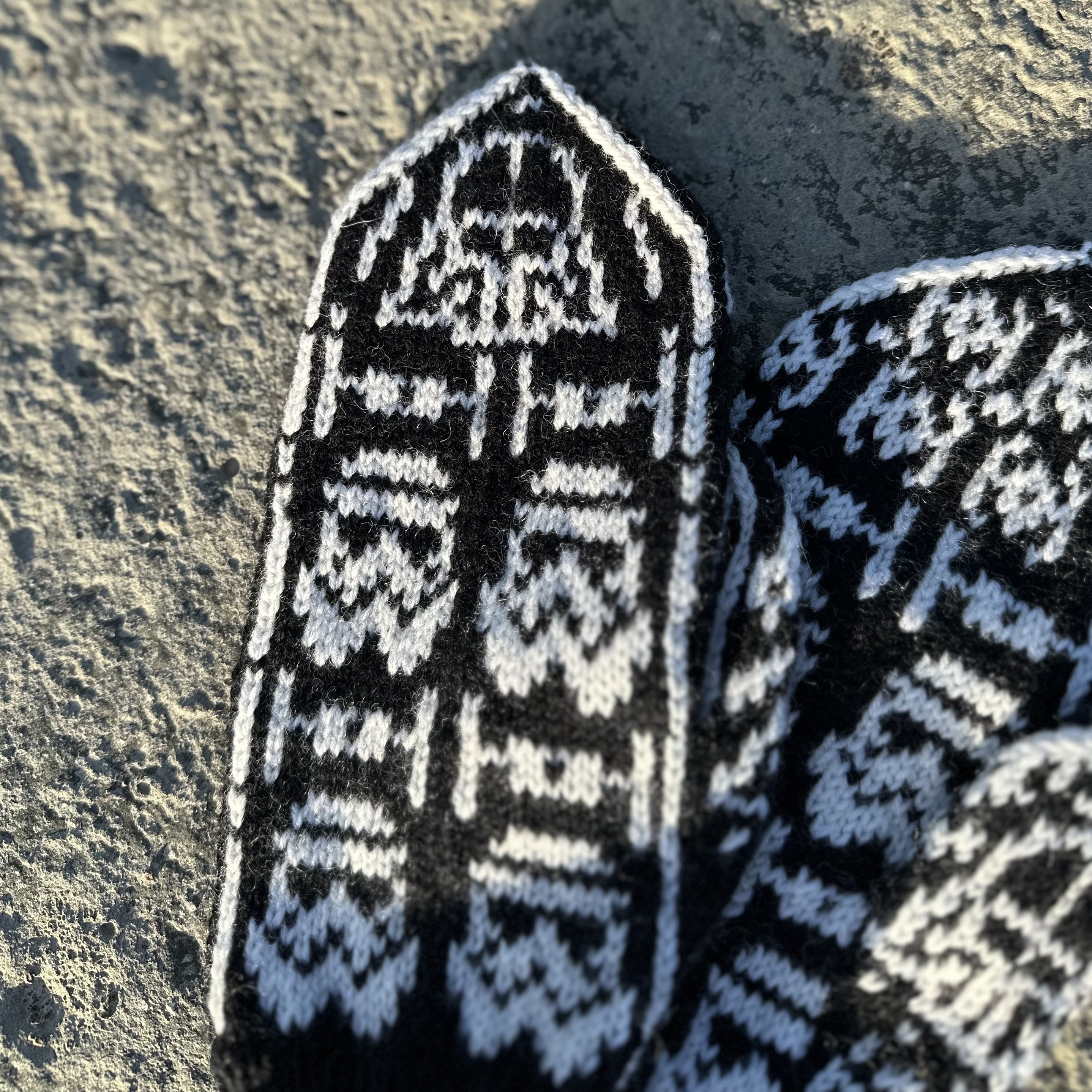 Star-wars womens mittens knitting pattern Star-wars womens mittens knitting pattern