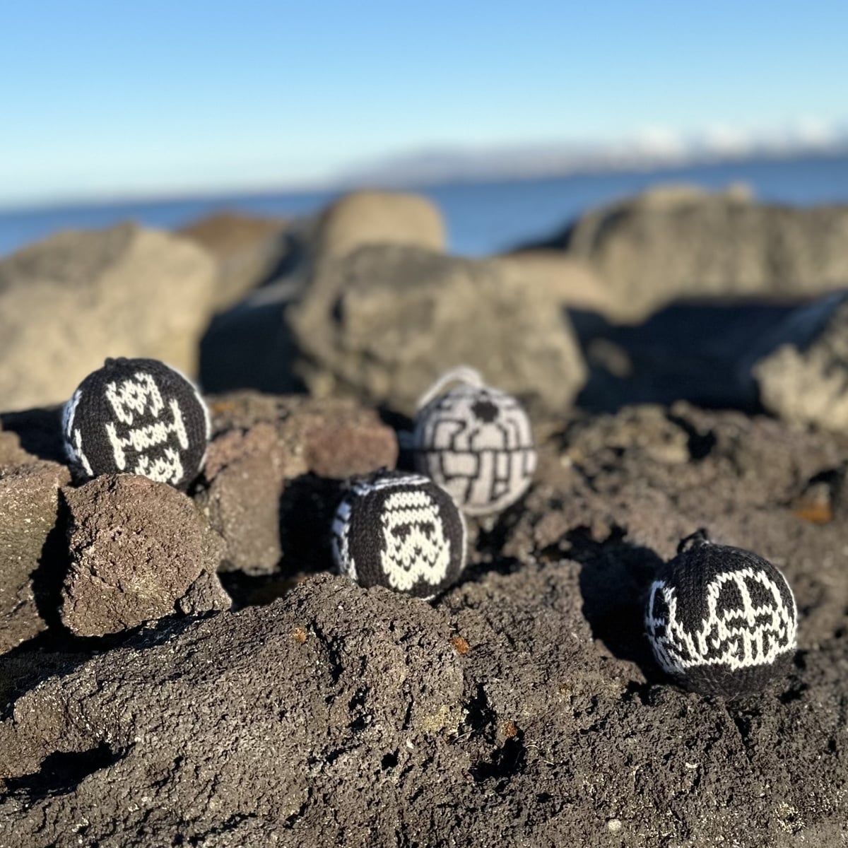 star-wars_ko-026_oroar_knitting-pattern_prjoanuppskrift1.jpeg
