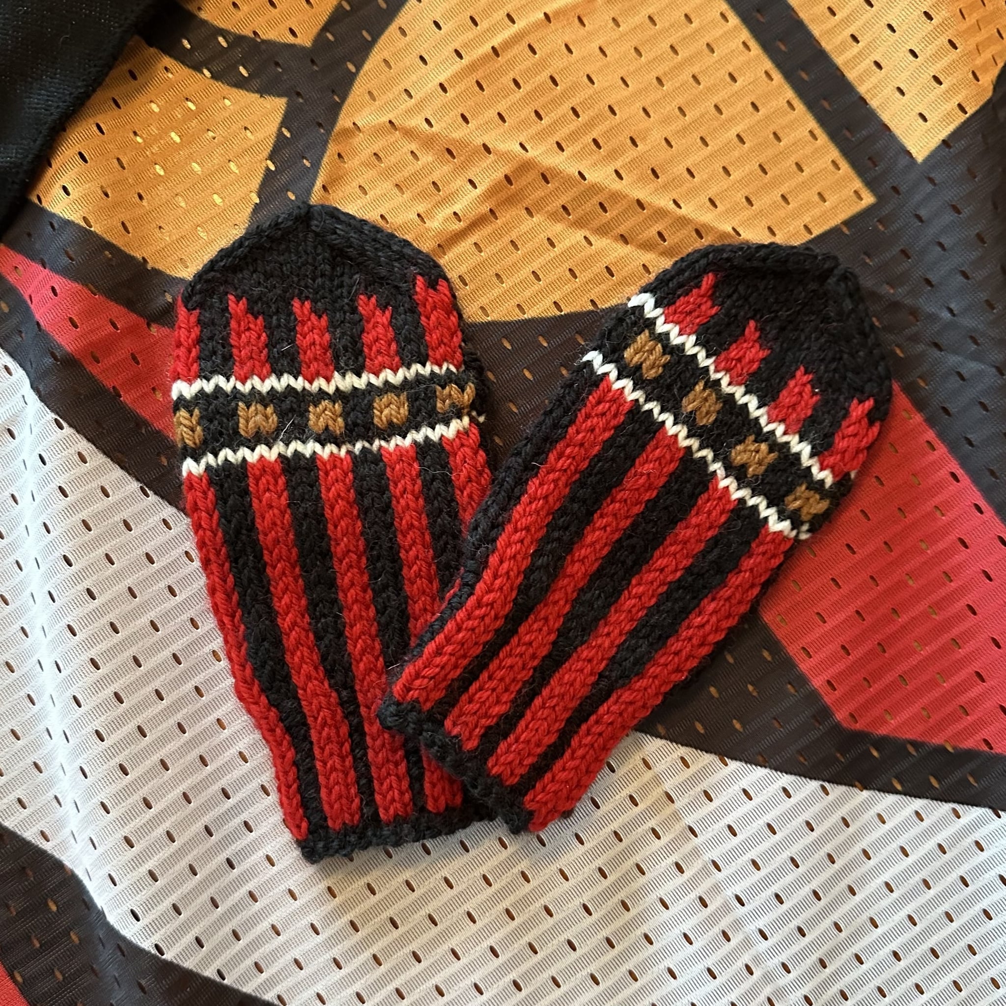 Víkingur kids mittens knitting pattern
