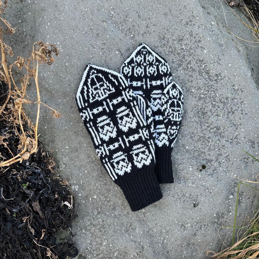 star-wars_ko-025_mens-mittens_knitting-pattern_prjonauppskrift1.jpeg