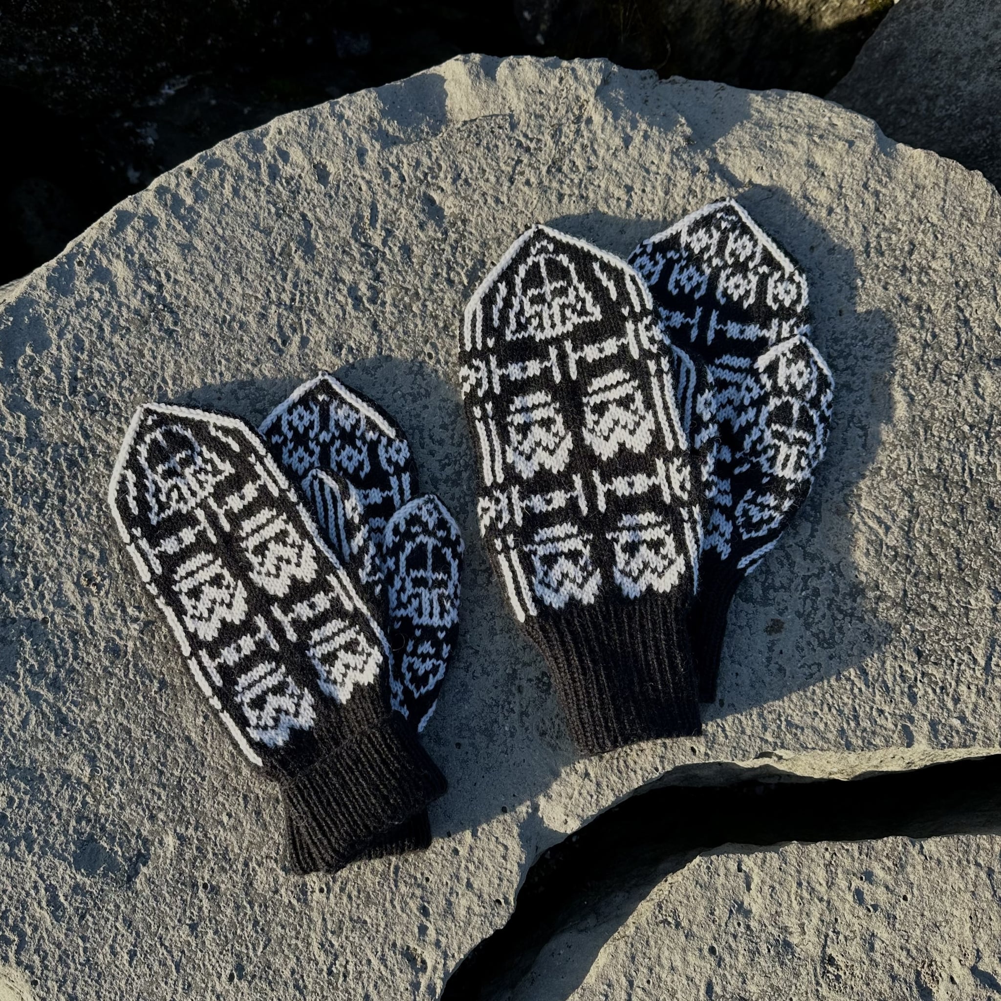 star-wars_ko-025_mens-mittens_knitting-pattern_prjonauppskrift2.jpeg
