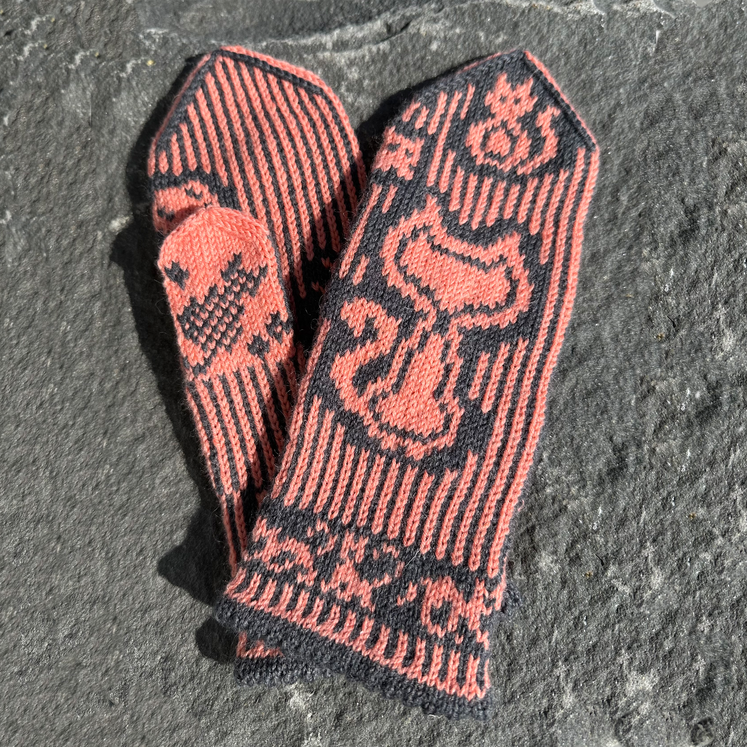 Kisuvettlingar mittens knitting pattern