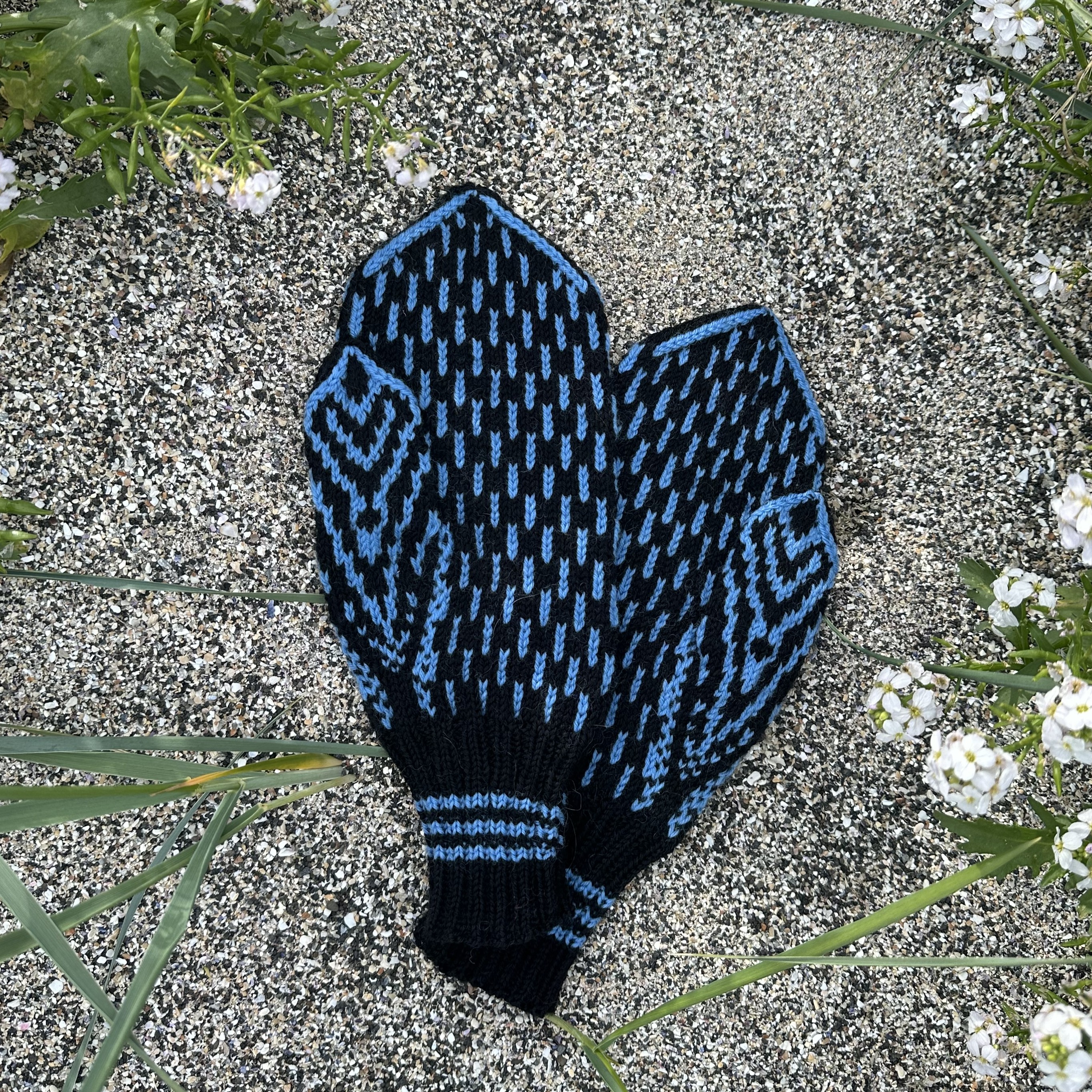 Skuggi mens mittens knitting pattern Skuggi mens mittens knitting pattern