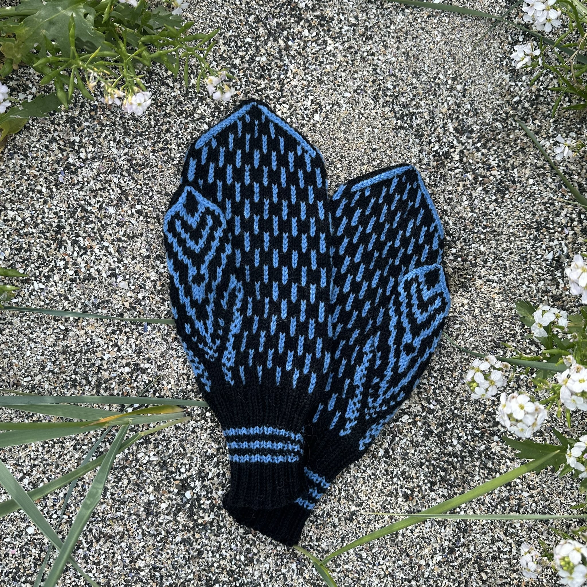 skuggi_ko-030_mens-mittens_knitting-pattern_prjonauppskrift1.jpeg