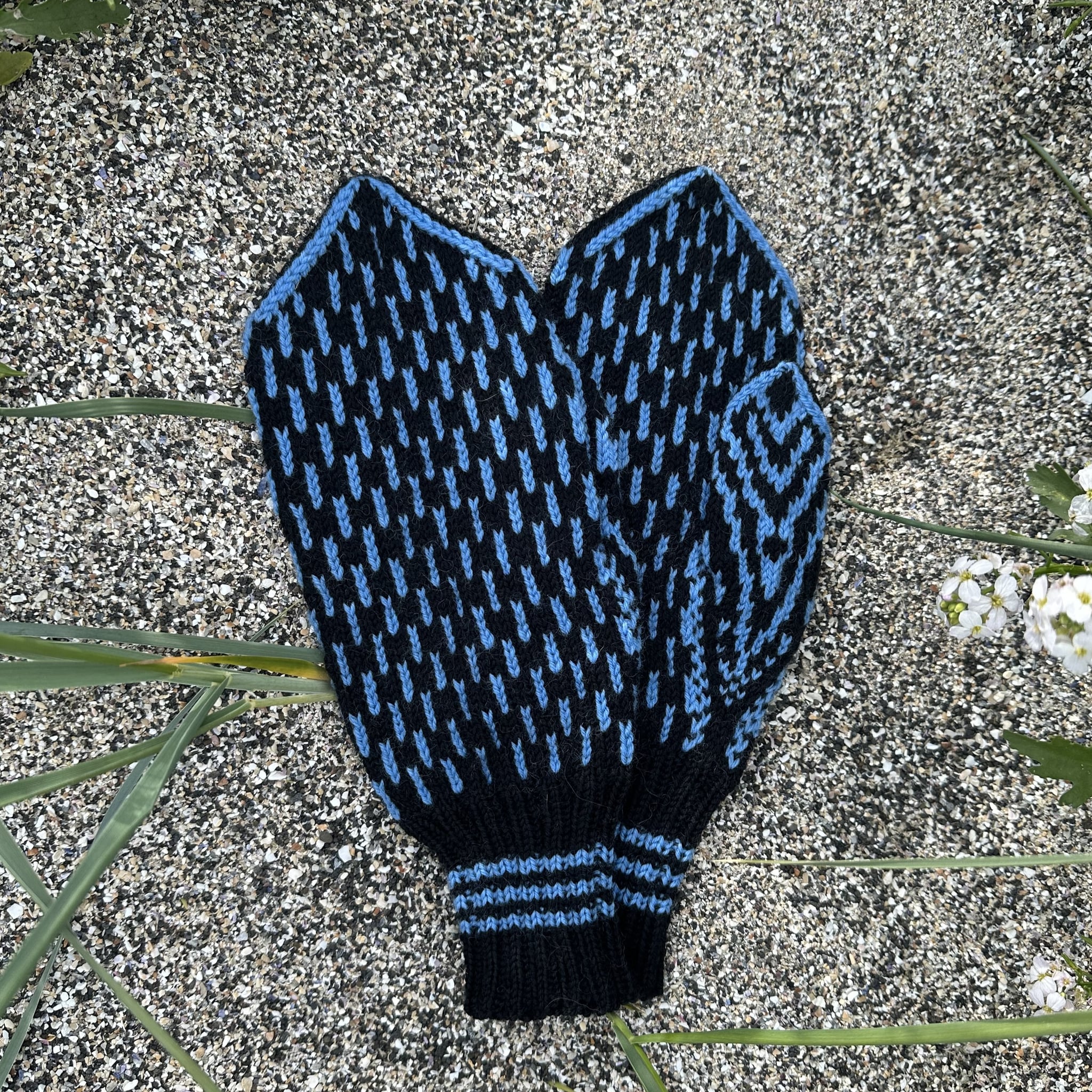 skuggi_ko-030_mens-mittens_knitting-pattern_prjonauppskrift2.jpeg