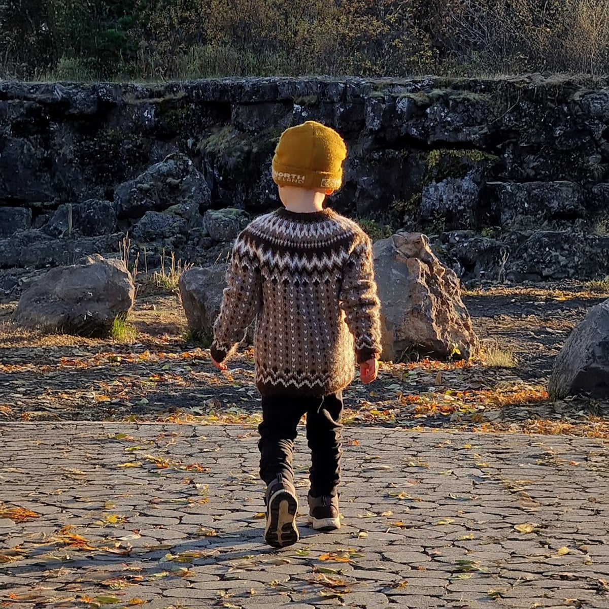 fellsfjara_rj-014_kids-sweater_knitting-pattern_prjonauppskrift4.jpeg
