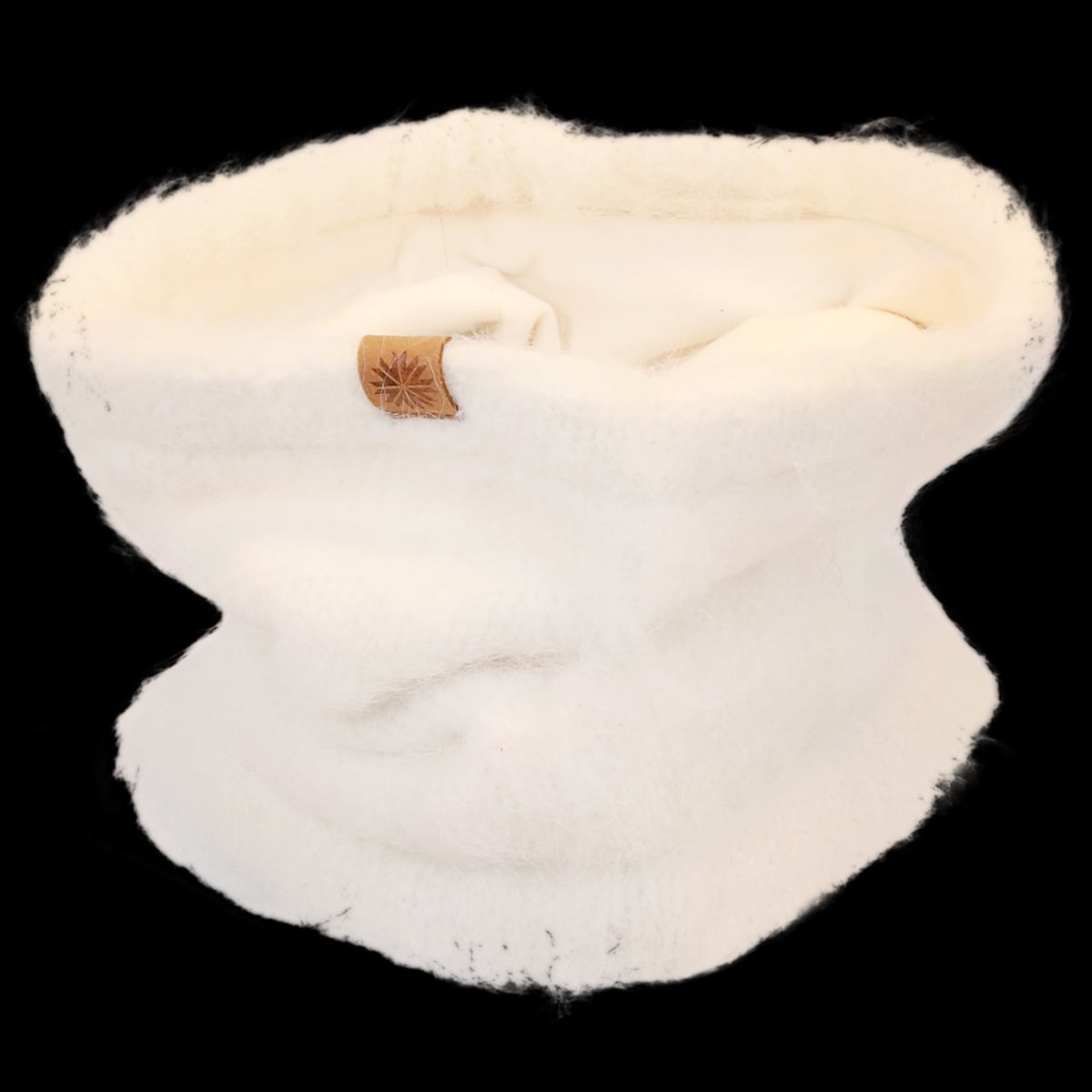 snjogil-white-wool-neckwarmer_19.jpeg