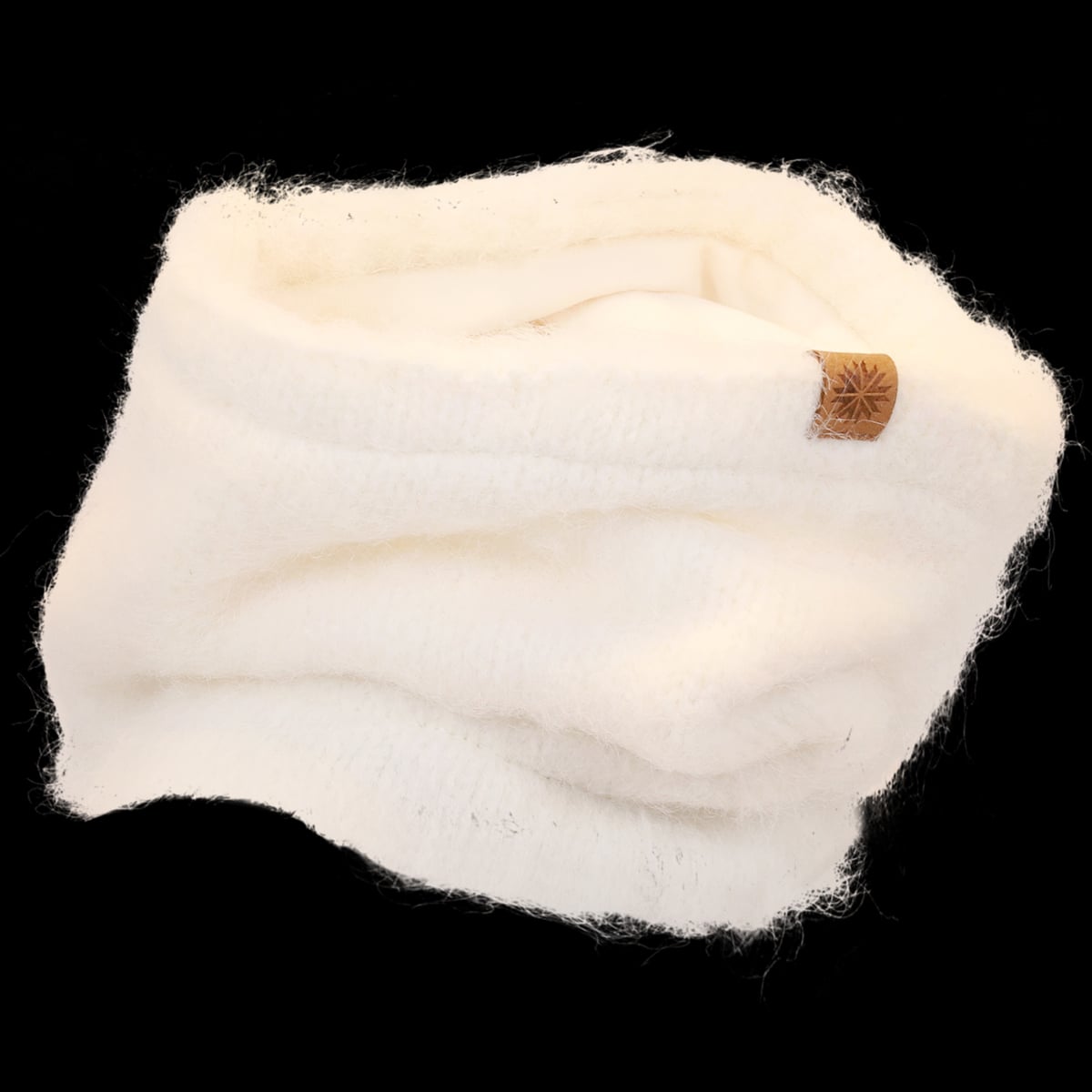 snjogil-white-wool-neckwarmer_20.jpeg