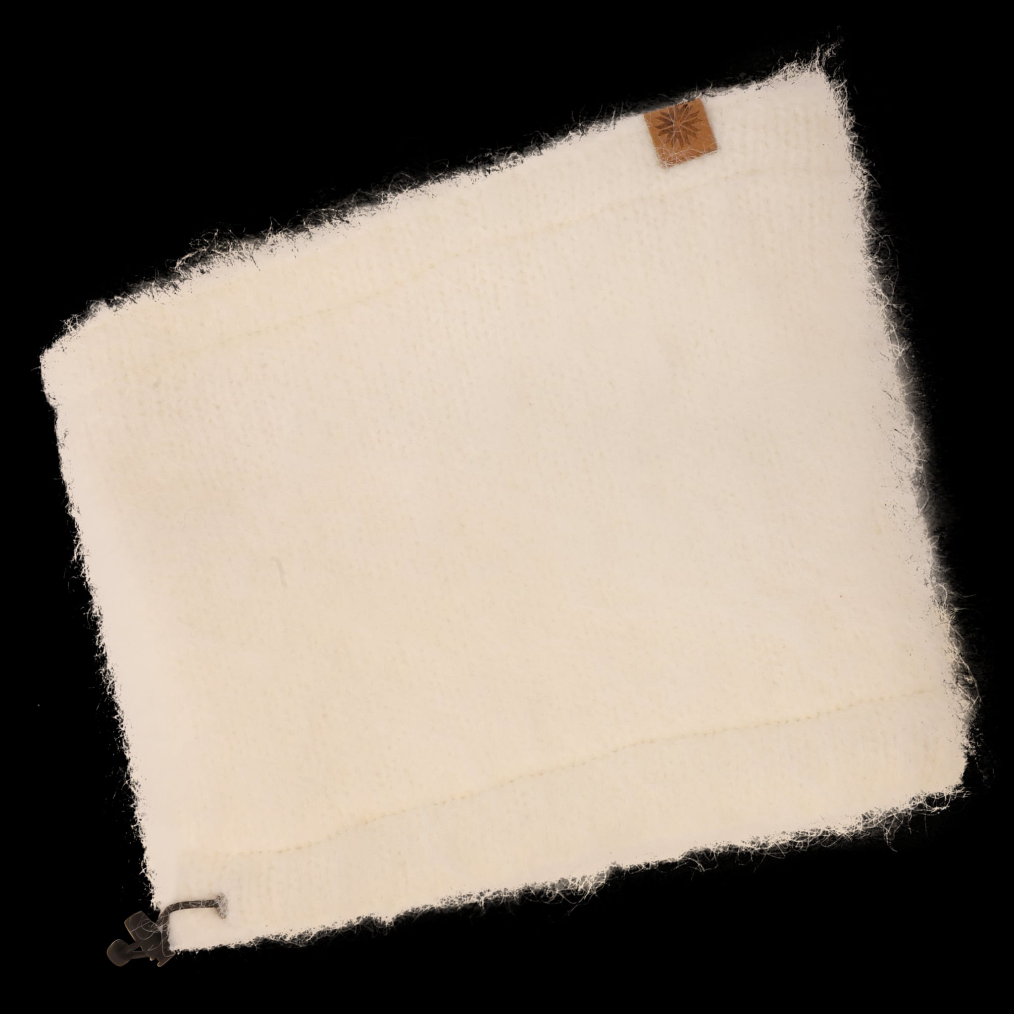 snjogil-white-wool-neckwarmer_34.jpeg
