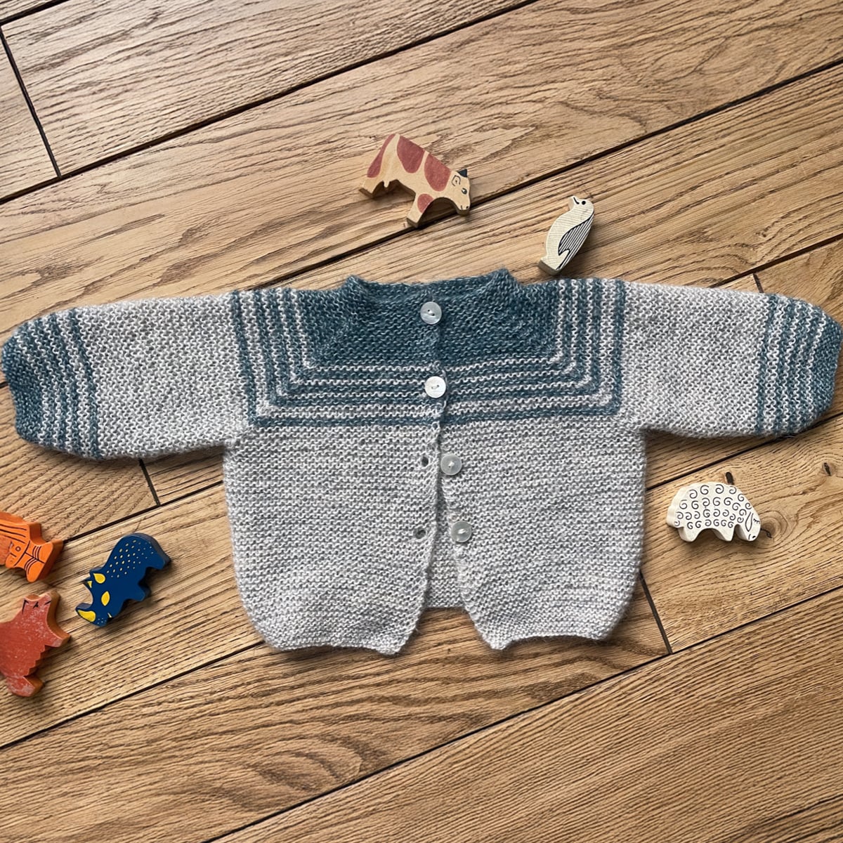 mjuk-barnapeysa_ios-009_newborn-sweater_knitting-pattern_prjonauppskrfit4.jpeg
