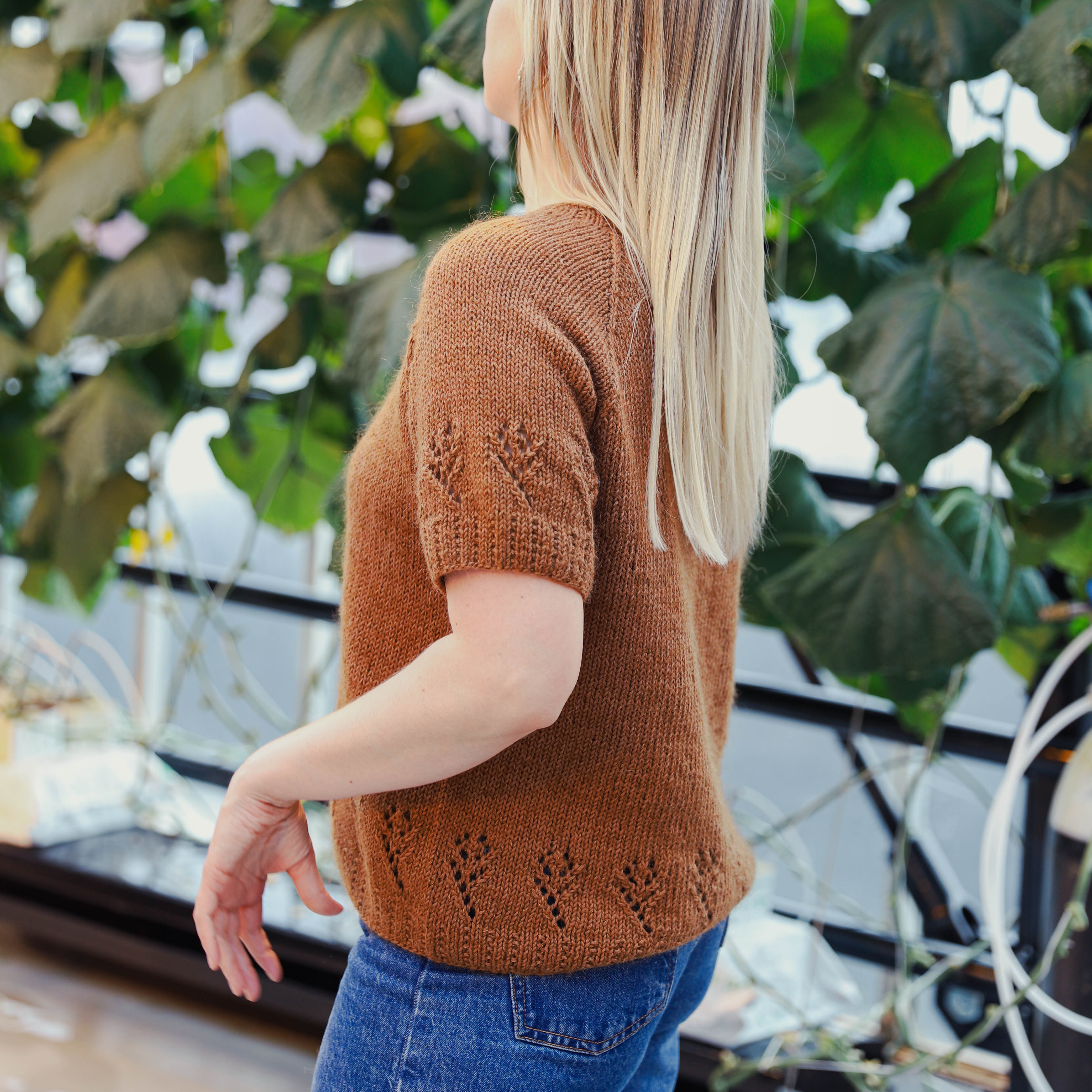 Blálilja summer top knitting pattern