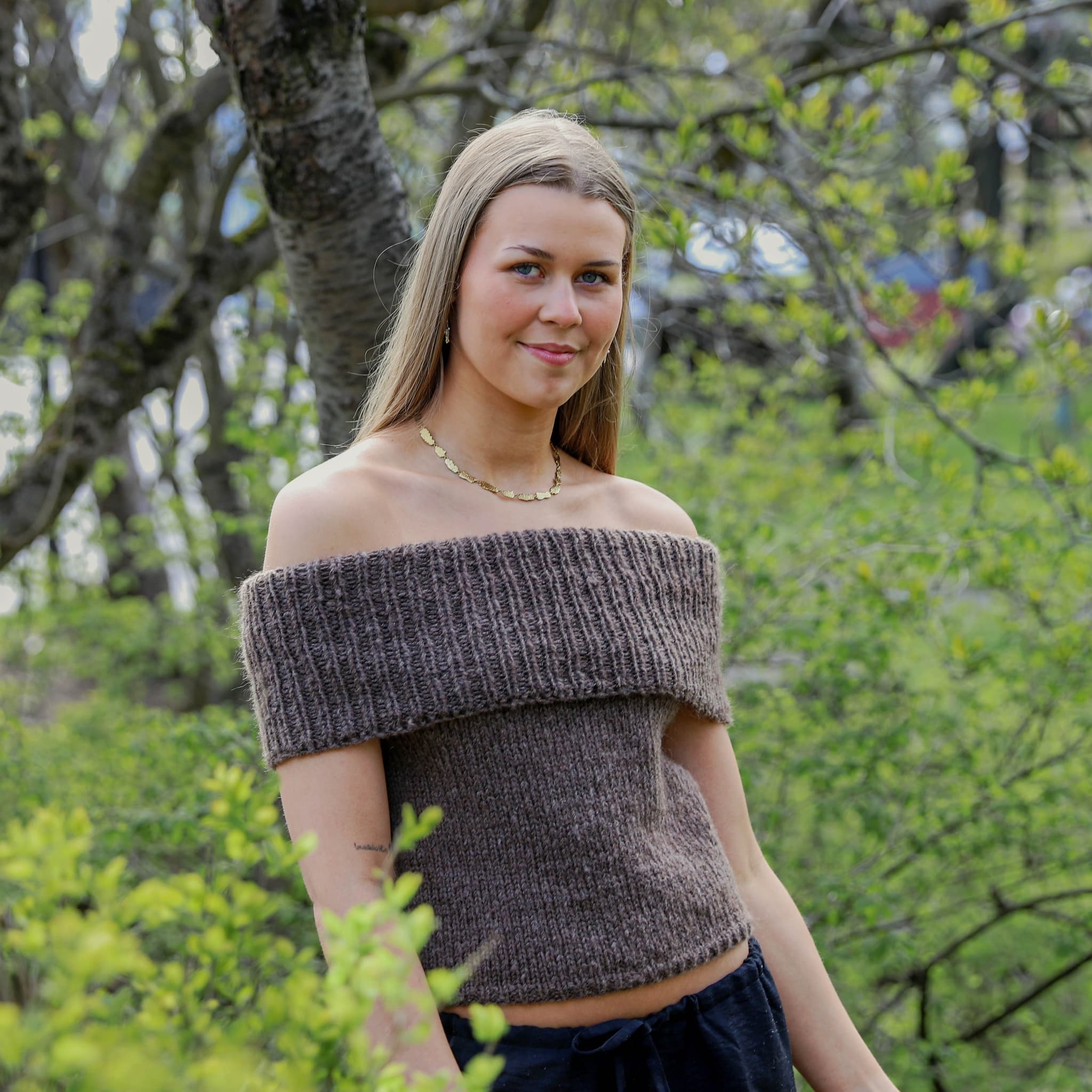 Sumartoppur of the shoulder top knitting pattern