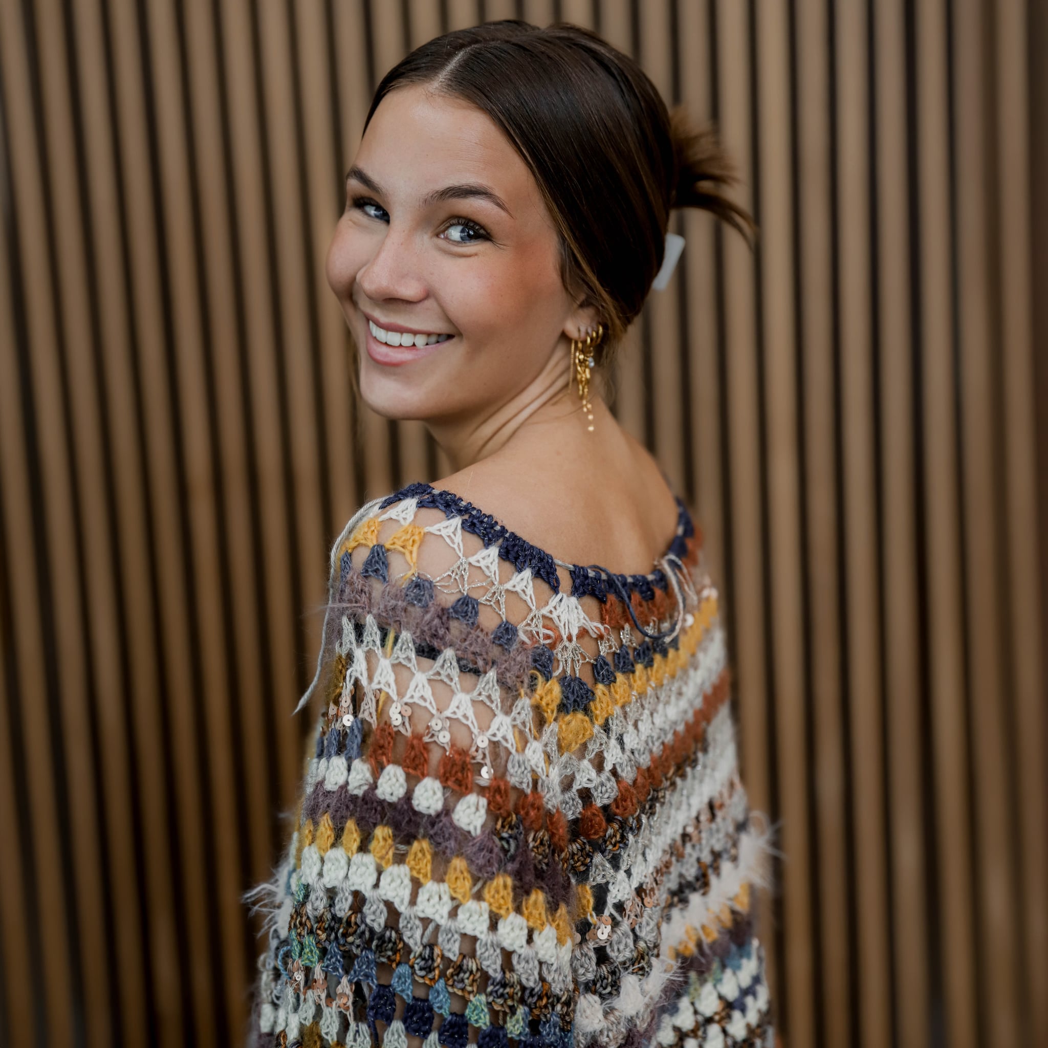 random_gk-029_womens-oversizes-sweater_crochet-pattern_hekluppskrift5.jpeg